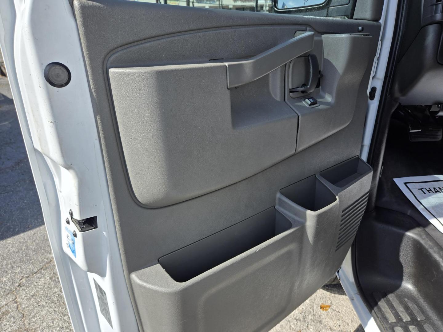 2020 White Chevrolet Express 2500 Cargo (1GCWGAFP7L1) with an 4.3L V6 engine, 6A transmission, located at 1842 Wirt Road, Houston, TX, 77055, (713) 973-3903, 29.805330, -95.484787 - Photo#9