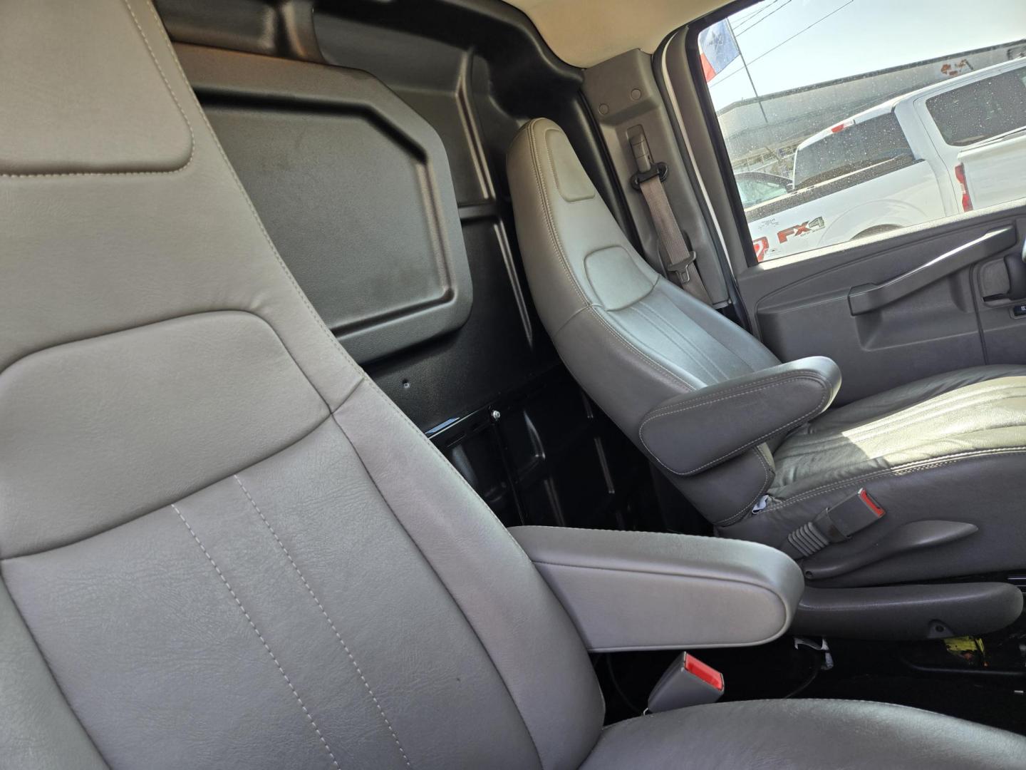 2020 White Chevrolet Express 2500 Cargo (1GCWGAFP7L1) with an 4.3L V6 engine, 6A transmission, located at 1842 Wirt Road, Houston, TX, 77055, (713) 973-3903, 29.805330, -95.484787 - Photo#15