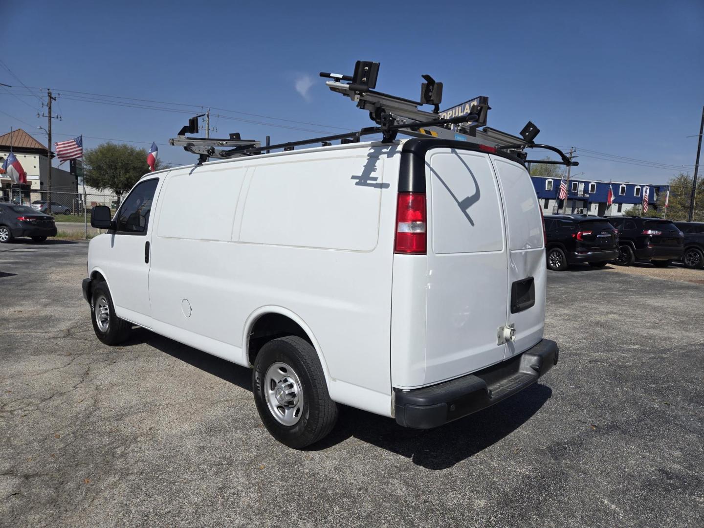 2020 White Chevrolet Express 2500 Cargo (1GCWGAFP7L1) with an 4.3L V6 engine, 6A transmission, located at 1842 Wirt Road, Houston, TX, 77055, (713) 973-3903, 29.805330, -95.484787 - Photo#2