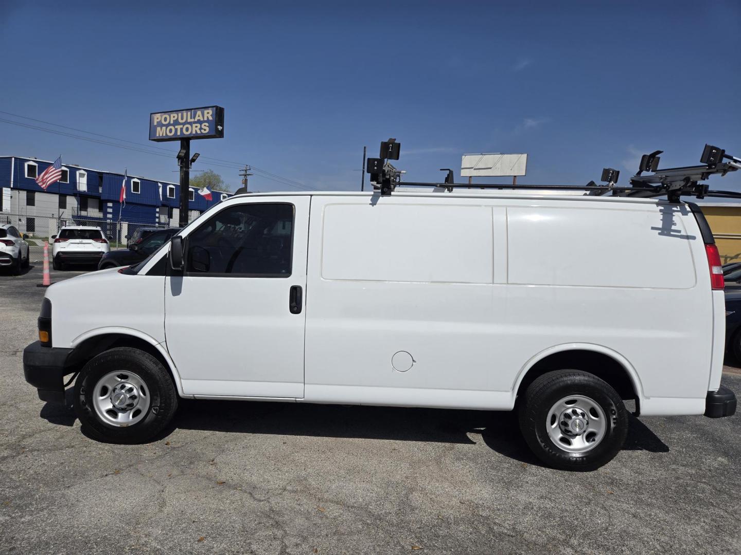 2020 White Chevrolet Express 2500 Cargo (1GCWGAFP7L1) with an 4.3L V6 engine, 6A transmission, located at 1842 Wirt Road, Houston, TX, 77055, (713) 973-3903, 29.805330, -95.484787 - Photo#1