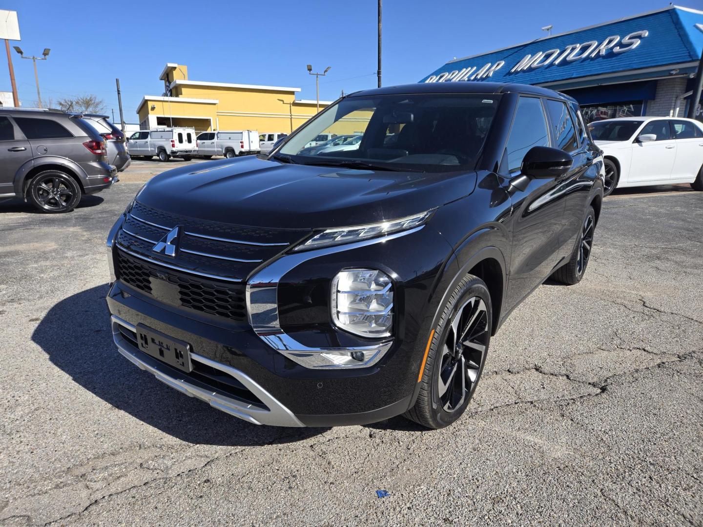 2024 Black /Black Mitsubishi Outlander SE 2WD (JA4J3VA88RZ) with an 2.4L L4 DOHC 16V engine, CVT transmission, located at 1842 Wirt Road, Houston, TX, 77055, (713) 973-3903, 29.805330, -95.484787 - Photo#0