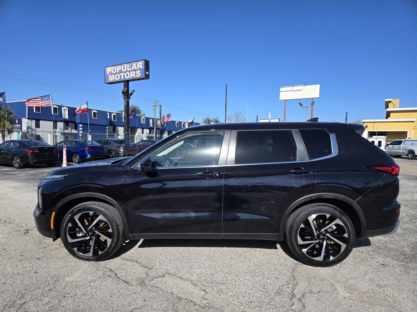 2024 Black /Black Mitsubishi Outlander SE 2WD (JA4J3VA88RZ) with an 2.4L L4 DOHC 16V engine, CVT transmission, located at 1842 Wirt Road, Houston, TX, 77055, (713) 973-3903, 29.805330, -95.484787 - Photo#1