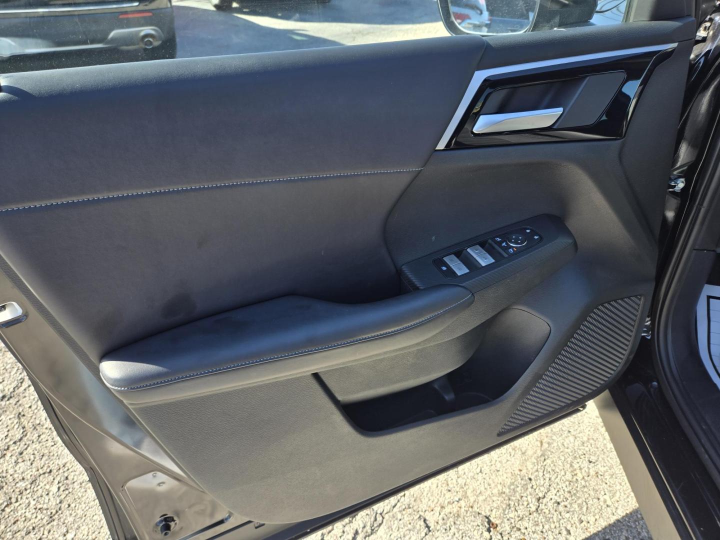 2024 Black /Black Mitsubishi Outlander SE 2WD (JA4J3VA88RZ) with an 2.4L L4 DOHC 16V engine, CVT transmission, located at 1842 Wirt Road, Houston, TX, 77055, (713) 973-3903, 29.805330, -95.484787 - Photo#9