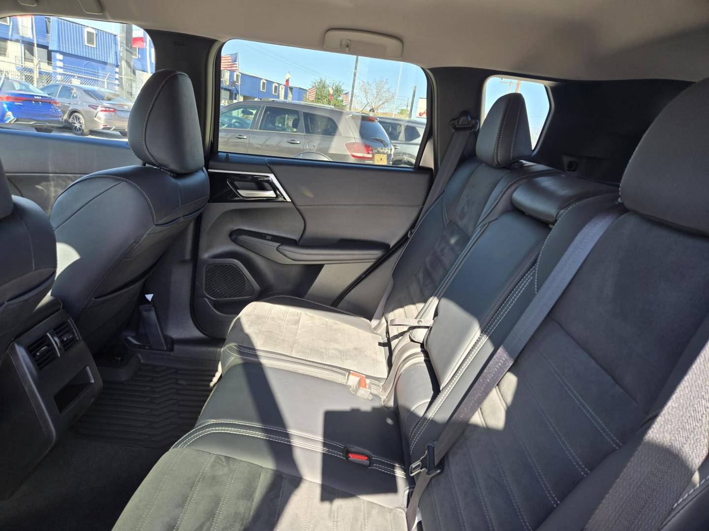 2024 Black /Black Mitsubishi Outlander SE 2WD (JA4J3VA88RZ) with an 2.4L L4 DOHC 16V engine, CVT transmission, located at 1842 Wirt Road, Houston, TX, 77055, (713) 973-3903, 29.805330, -95.484787 - Photo#10