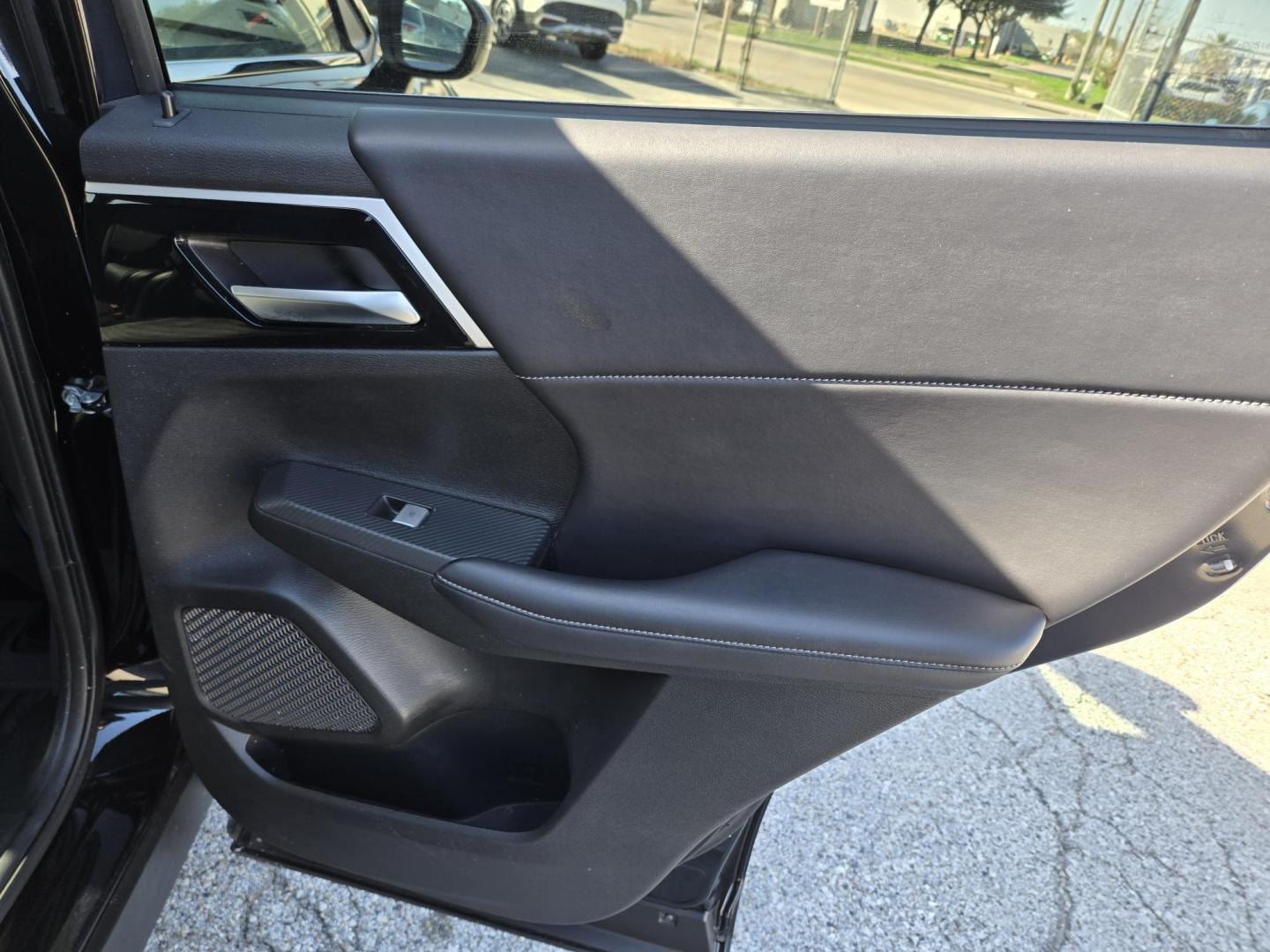 2024 Black /Black Mitsubishi Outlander SE 2WD (JA4J3VA88RZ) with an 2.4L L4 DOHC 16V engine, CVT transmission, located at 1842 Wirt Road, Houston, TX, 77055, (713) 973-3903, 29.805330, -95.484787 - Photo#15