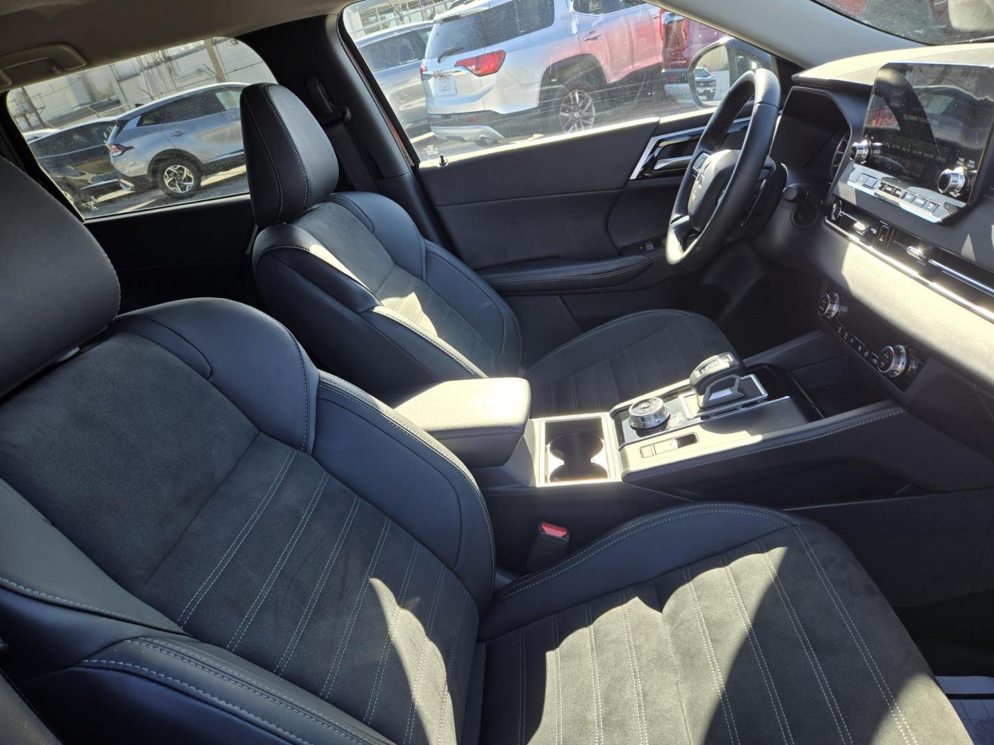 2024 Black /Black Mitsubishi Outlander SE 2WD (JA4J3VA88RZ) with an 2.4L L4 DOHC 16V engine, CVT transmission, located at 1842 Wirt Road, Houston, TX, 77055, (713) 973-3903, 29.805330, -95.484787 - Photo#12