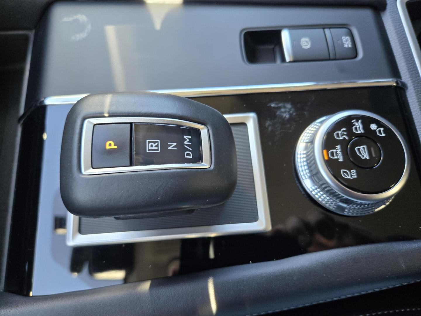 2024 Black /Black Mitsubishi Outlander SE 2WD (JA4J3VA88RZ) with an 2.4L L4 DOHC 16V engine, CVT transmission, located at 1842 Wirt Road, Houston, TX, 77055, (713) 973-3903, 29.805330, -95.484787 - Photo#19