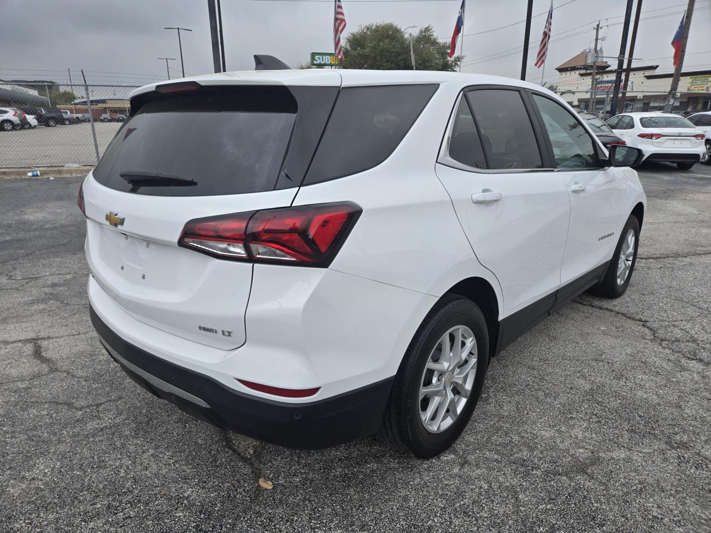 2023 White /Gray Chevrolet Equinox LT Fleet AWD (3GNAXTEG3PL) with an 1.5L L4 DOHC 16V TURBO engine, 6A transmission, located at 1842 Wirt Road, Houston, TX, 77055, (713) 973-3903, 29.805330, -95.484787 - Photo#4