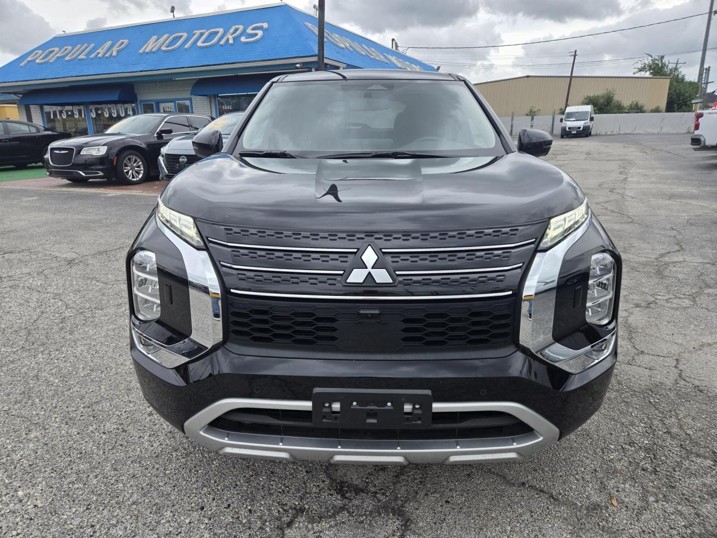 2024 Black Mitsubishi Outlander SE 4WD (JA4J4VA85RZ) with an 2.4L L4 DOHC 16V engine, CVT transmission, located at 1842 Wirt Road, Houston, TX, 77055, (713) 973-3903, 29.805330, -95.484787 - Photo#7