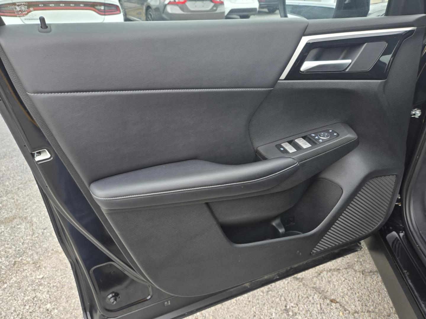 2024 Black Mitsubishi Outlander SE 4WD (JA4J4VA85RZ) with an 2.4L L4 DOHC 16V engine, CVT transmission, located at 1842 Wirt Road, Houston, TX, 77055, (713) 973-3903, 29.805330, -95.484787 - Photo#9