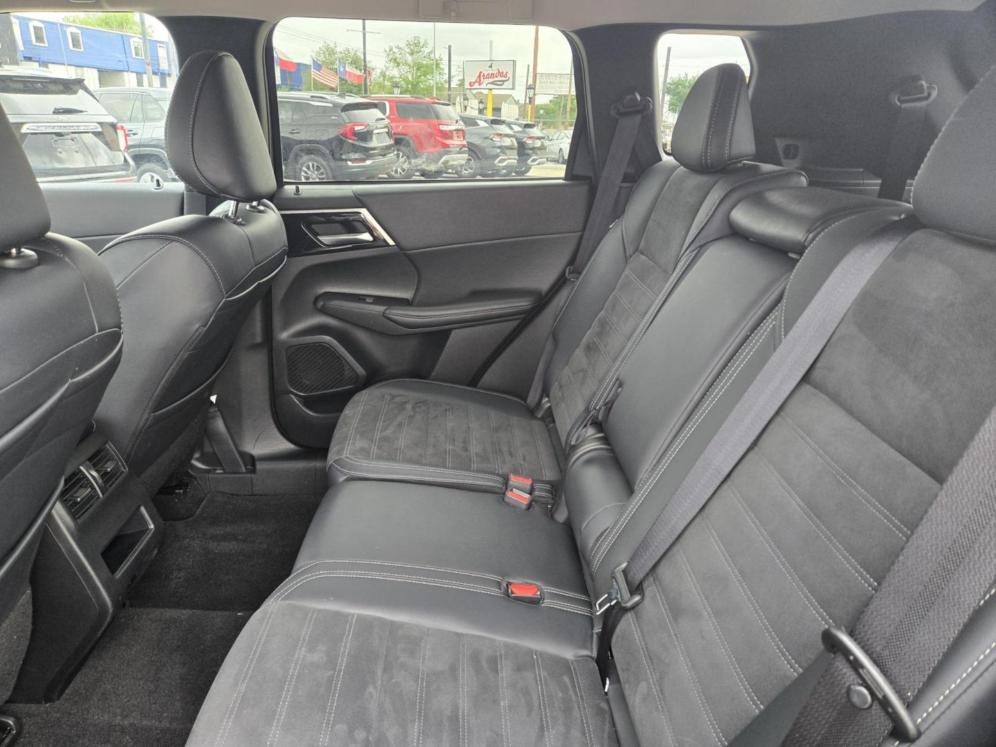 2024 Black Mitsubishi Outlander SE 4WD (JA4J4VA85RZ) with an 2.4L L4 DOHC 16V engine, CVT transmission, located at 1842 Wirt Road, Houston, TX, 77055, (713) 973-3903, 29.805330, -95.484787 - Photo#10