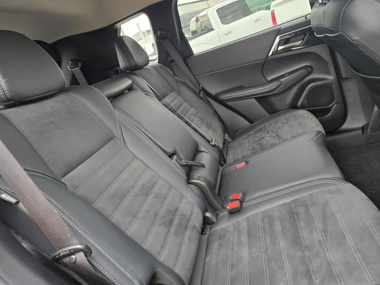 2024 Black Mitsubishi Outlander SE 4WD (JA4J4VA85RZ) with an 2.4L L4 DOHC 16V engine, CVT transmission, located at 1842 Wirt Road, Houston, TX, 77055, (713) 973-3903, 29.805330, -95.484787 - Photo#14
