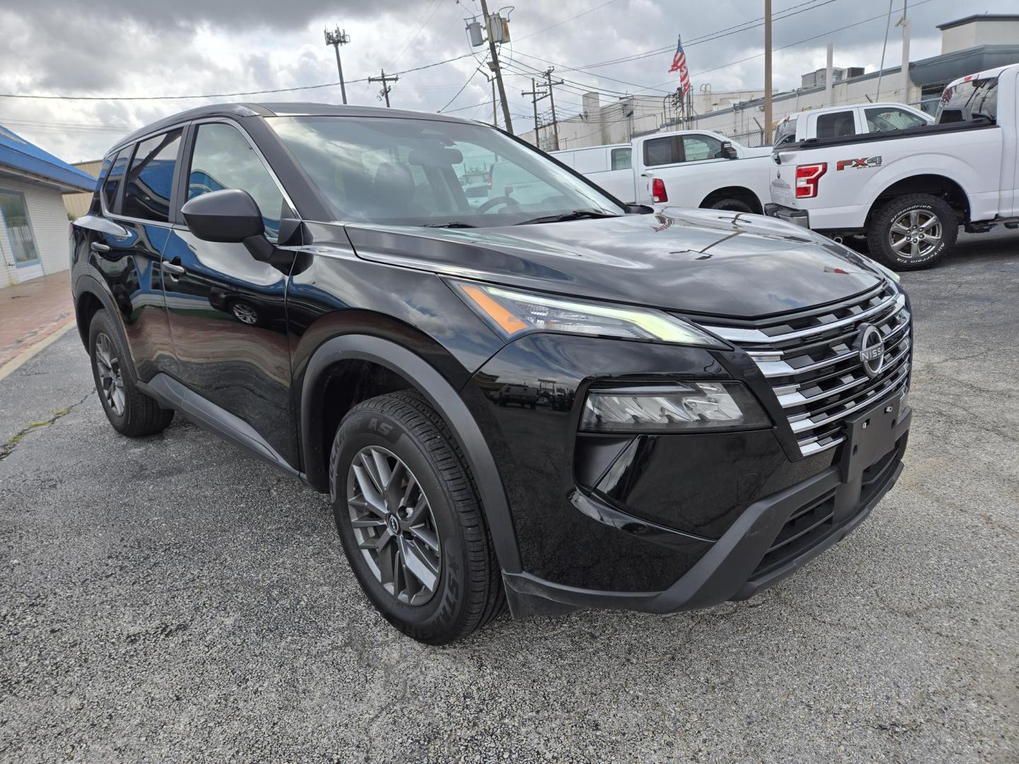 2024 Black Nissan Rogue S (5N1BT3AA2RC) with an 2.5L L4 DOHC 16V engine, CVT transmission, located at 1842 Wirt Road, Houston, TX, 77055, (713) 973-3903, 29.805330, -95.484787 - Photo#6