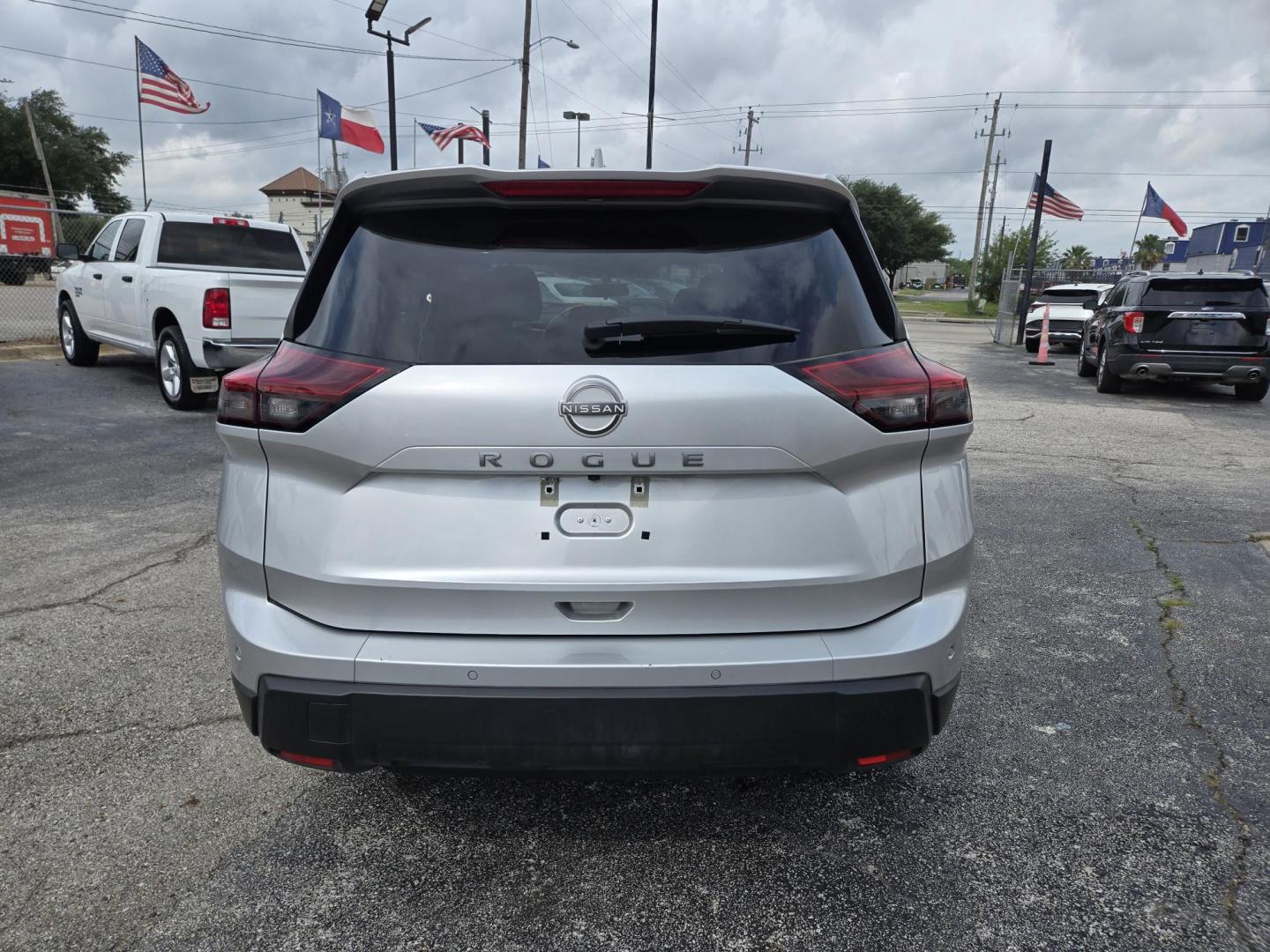 2025 Silver Nissan Rogue SV (5N1BT3BA6SC) with an 2.5L L4 DOHC 16V engine, CVT transmission, located at 1842 Wirt Road, Houston, TX, 77055, (713) 973-3903, 29.805330, -95.484787 - Photo#3