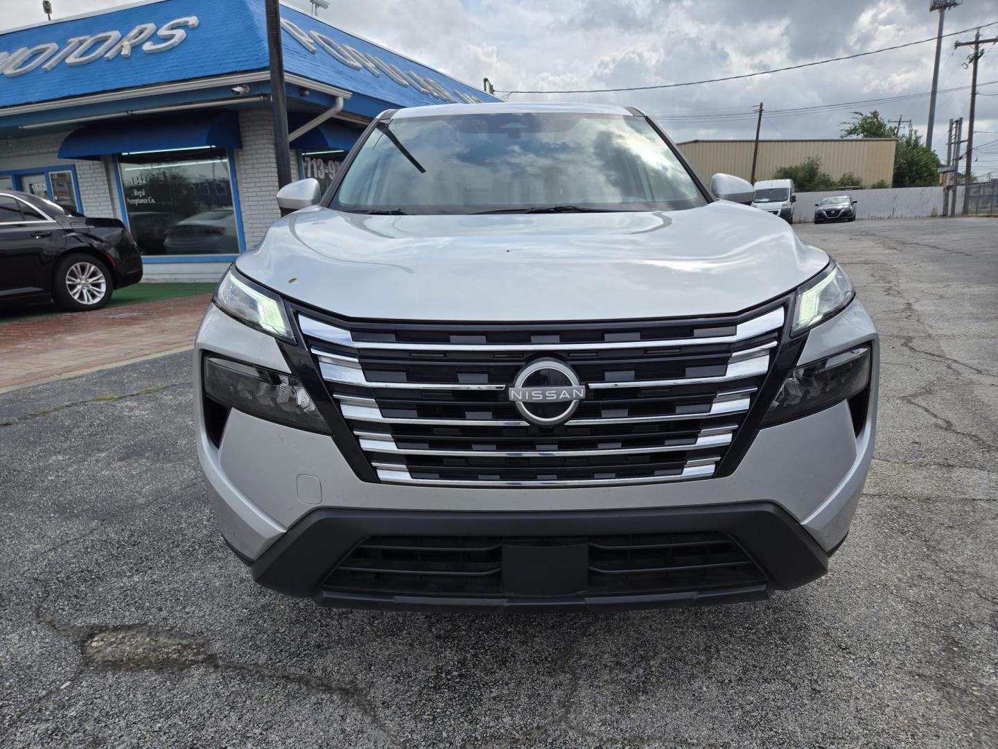 2025 Silver Nissan Rogue SV (5N1BT3BA6SC) with an 2.5L L4 DOHC 16V engine, CVT transmission, located at 1842 Wirt Road, Houston, TX, 77055, (713) 973-3903, 29.805330, -95.484787 - Photo#7