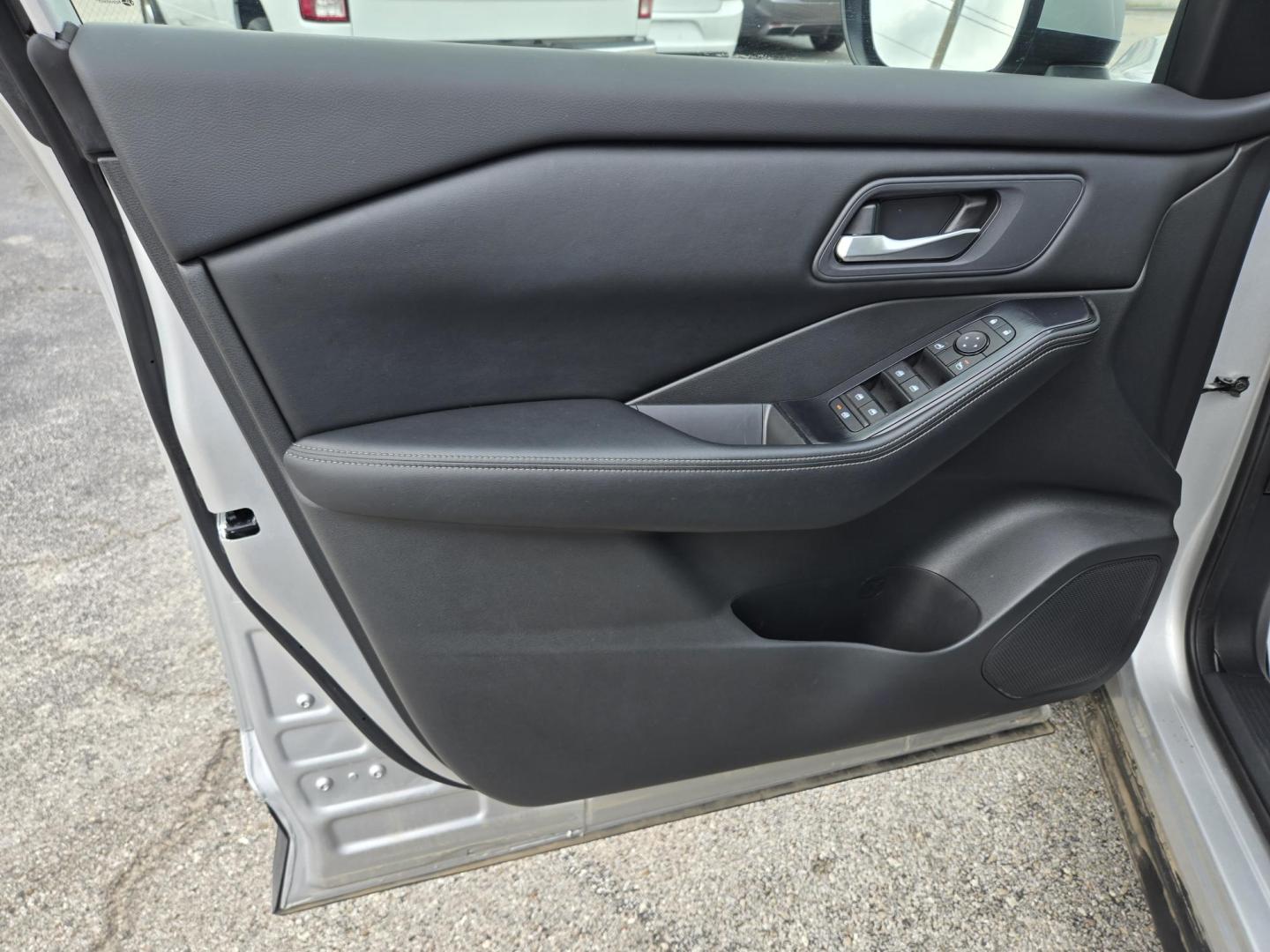 2025 Silver Nissan Rogue SV (5N1BT3BA6SC) with an 2.5L L4 DOHC 16V engine, CVT transmission, located at 1842 Wirt Road, Houston, TX, 77055, (713) 973-3903, 29.805330, -95.484787 - Photo#9