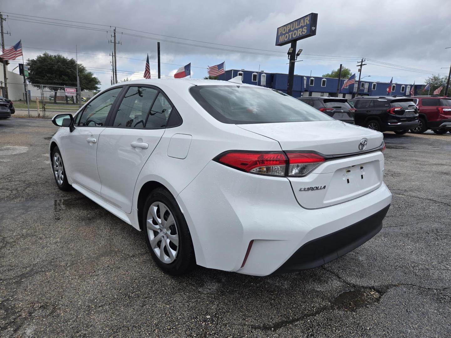 2024 White Toyota Corolla LE (5YFB4MDE3RP) with an 2.0L L4 DOHC 16V engine, CVT transmission, located at 1842 Wirt Road, Houston, TX, 77055, (713) 973-3903, 29.805330, -95.484787 - Photo#4