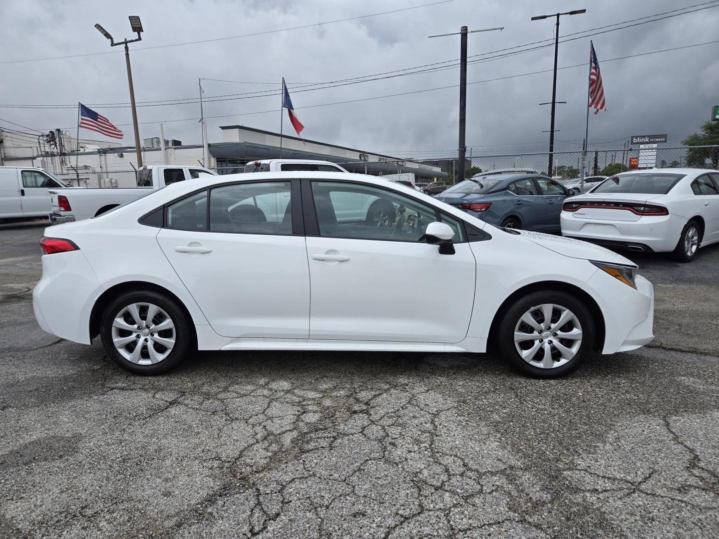 2024 White Toyota Corolla LE (5YFB4MDE3RP) with an 2.0L L4 DOHC 16V engine, CVT transmission, located at 1842 Wirt Road, Houston, TX, 77055, (713) 973-3903, 29.805330, -95.484787 - Photo#5
