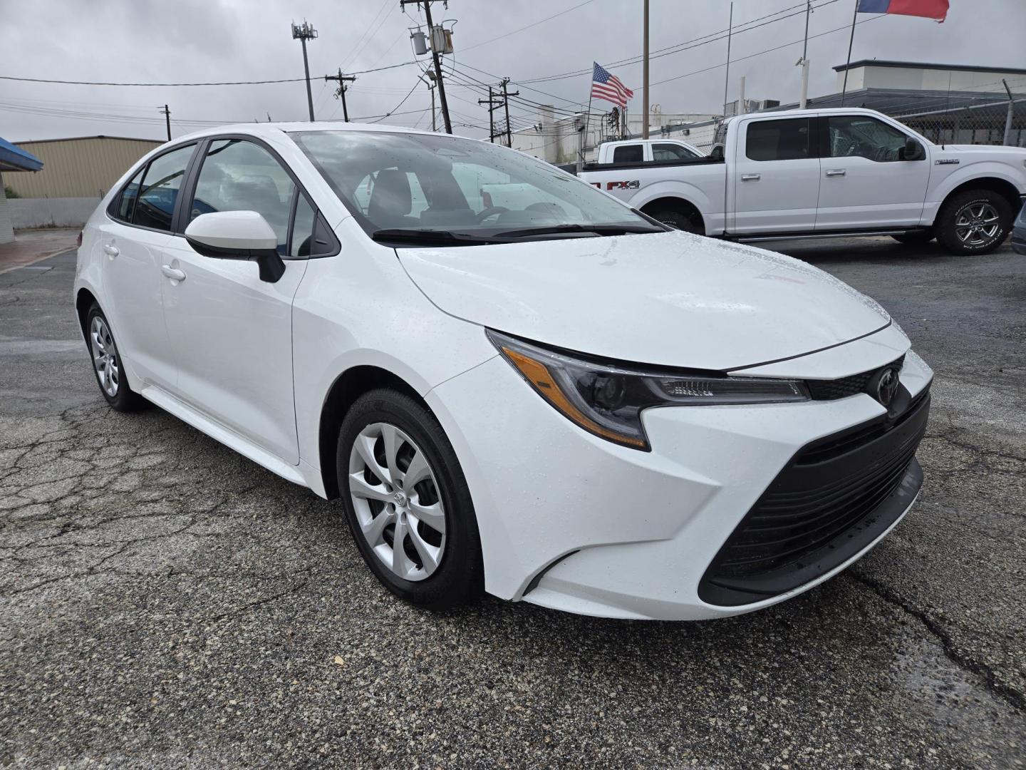 2024 White Toyota Corolla LE (5YFB4MDE3RP) with an 2.0L L4 DOHC 16V engine, CVT transmission, located at 1842 Wirt Road, Houston, TX, 77055, (713) 973-3903, 29.805330, -95.484787 - Photo#6