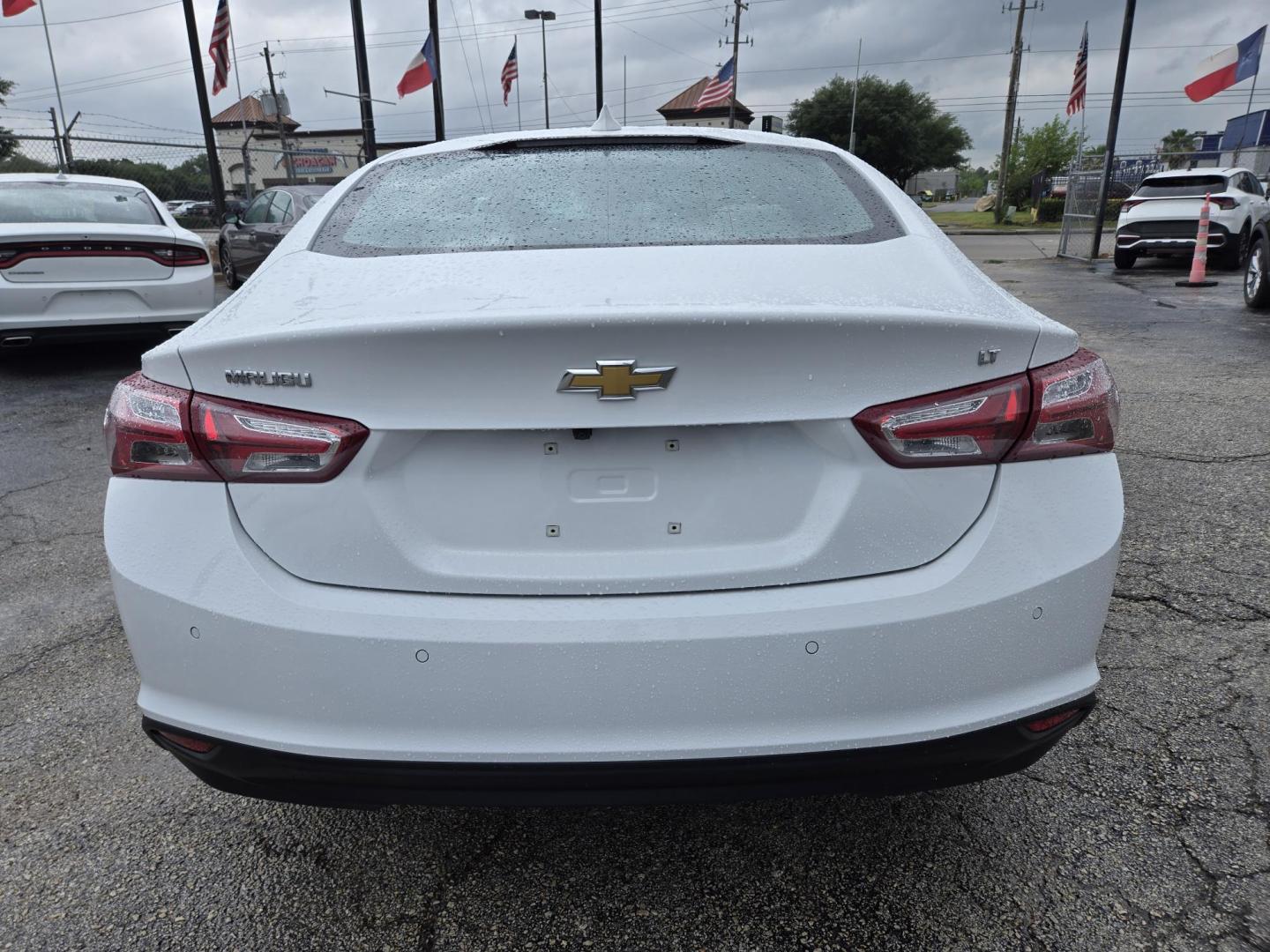 2024 White Chevrolet Malibu 2LT (1G1ZE5ST6RF) with an 1.5L L4 DOHC 16V engine, 6A transmission, located at 1842 Wirt Road, Houston, TX, 77055, (713) 973-3903, 29.805330, -95.484787 - Photo#3