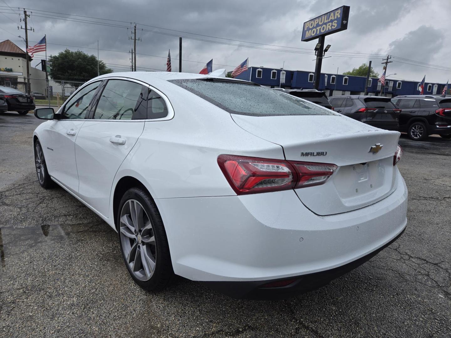 2024 White Chevrolet Malibu 2LT (1G1ZE5ST6RF) with an 1.5L L4 DOHC 16V engine, 6A transmission, located at 1842 Wirt Road, Houston, TX, 77055, (713) 973-3903, 29.805330, -95.484787 - Photo#2