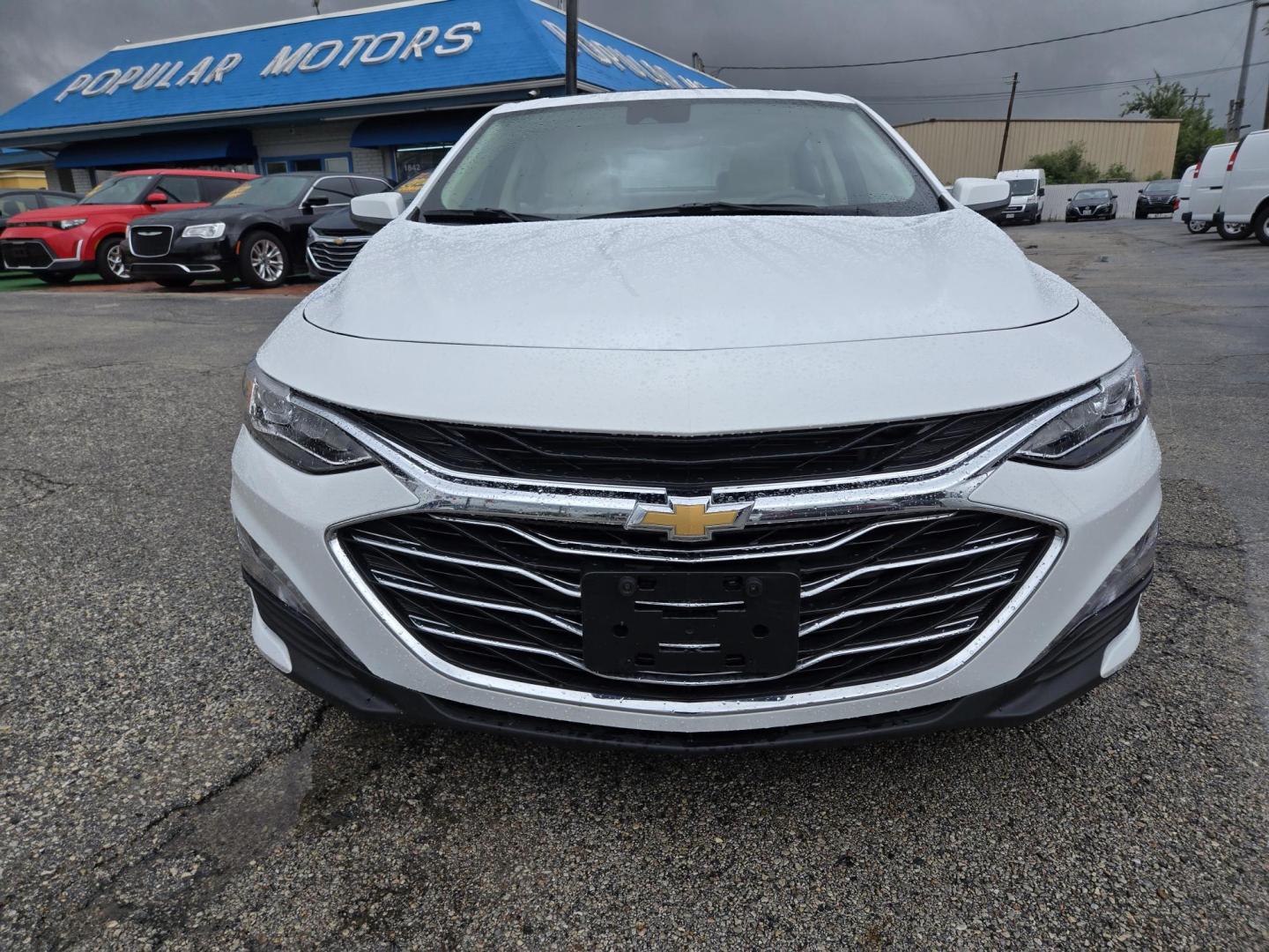 2024 White Chevrolet Malibu 2LT (1G1ZE5ST6RF) with an 1.5L L4 DOHC 16V engine, 6A transmission, located at 1842 Wirt Road, Houston, TX, 77055, (713) 973-3903, 29.805330, -95.484787 - Photo#7