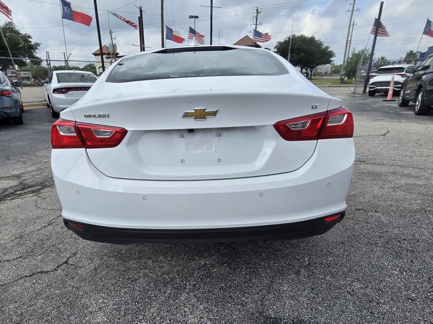 2024 White /Black Chevrolet Malibu 1LT (1G1ZD5ST6RF) with an 1.5L L4 DOHC 16V engine, 6A transmission, located at 1842 Wirt Road, Houston, TX, 77055, (713) 973-3903, 29.805330, -95.484787 - Photo#3