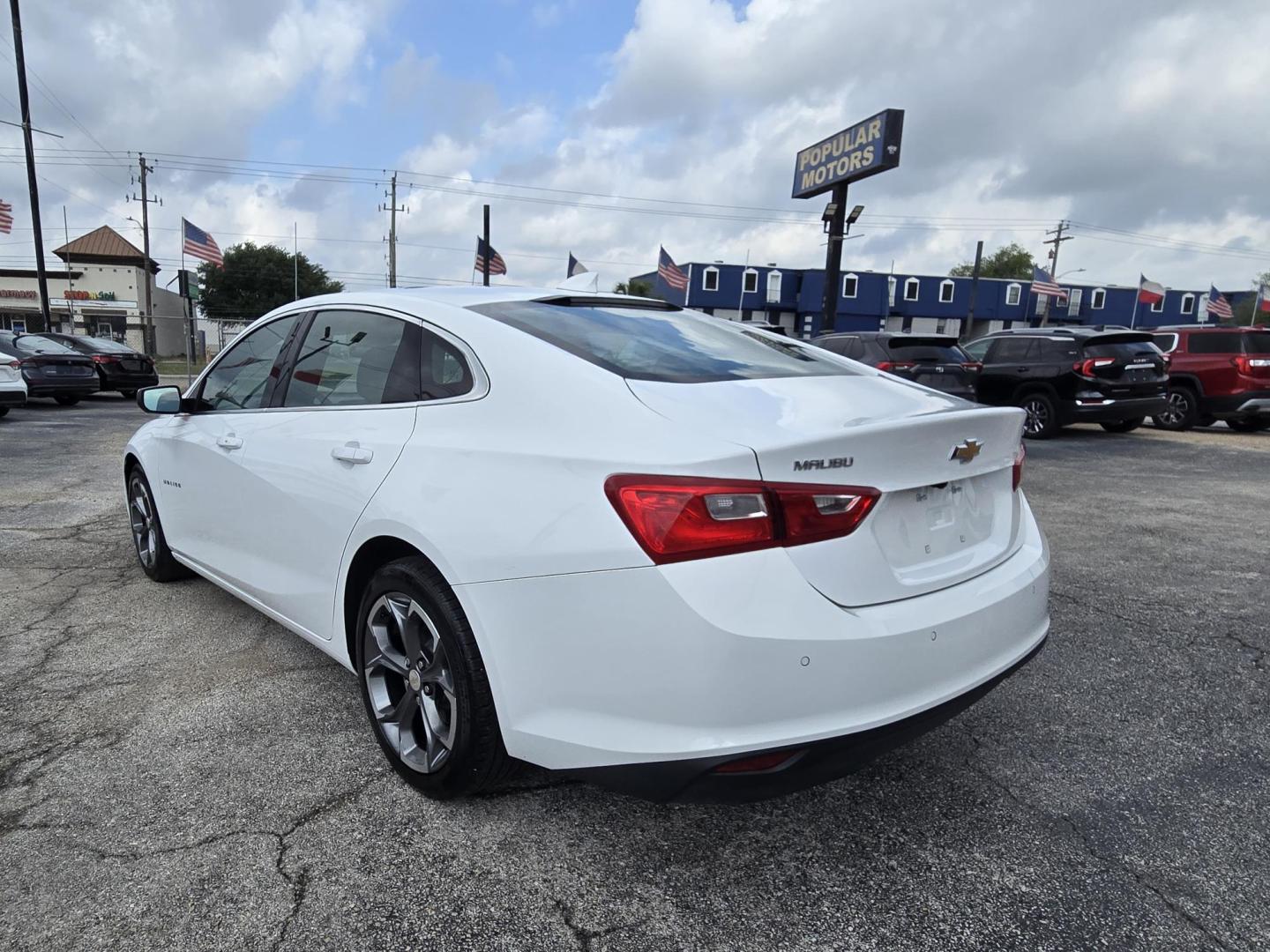 2024 White /Black Chevrolet Malibu 1LT (1G1ZD5ST6RF) with an 1.5L L4 DOHC 16V engine, 6A transmission, located at 1842 Wirt Road, Houston, TX, 77055, (713) 973-3903, 29.805330, -95.484787 - Photo#2
