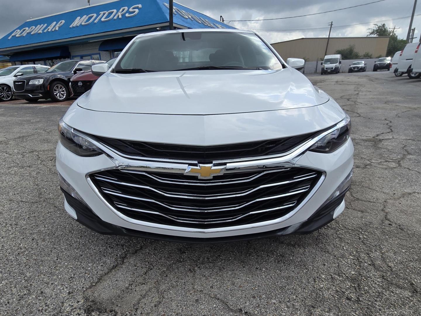 2024 White /Black Chevrolet Malibu 1LT (1G1ZD5ST6RF) with an 1.5L L4 DOHC 16V engine, 6A transmission, located at 1842 Wirt Road, Houston, TX, 77055, (713) 973-3903, 29.805330, -95.484787 - Photo#7