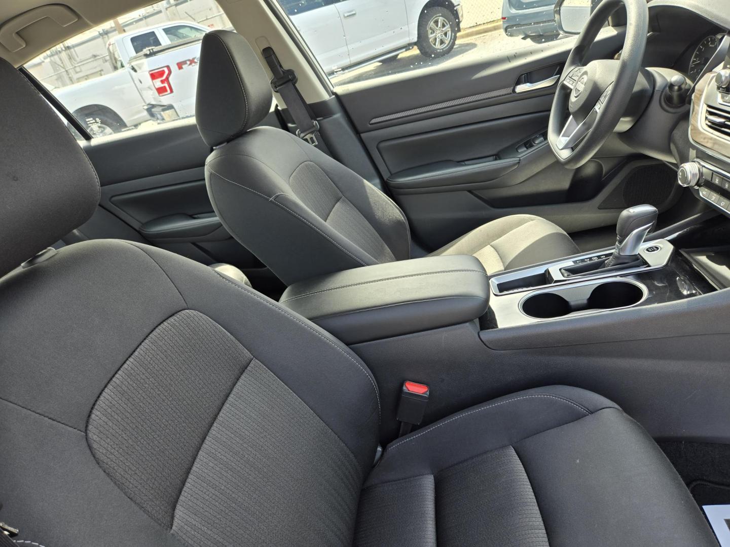 2024 Silver Nissan Altima 2.5 SV (1N4BL4DV7RN) with an 2.5L L4 DOHC 16V engine, CVT transmission, located at 1842 Wirt Road, Houston, TX, 77055, (713) 973-3903, 29.805330, -95.484787 - Photo#12