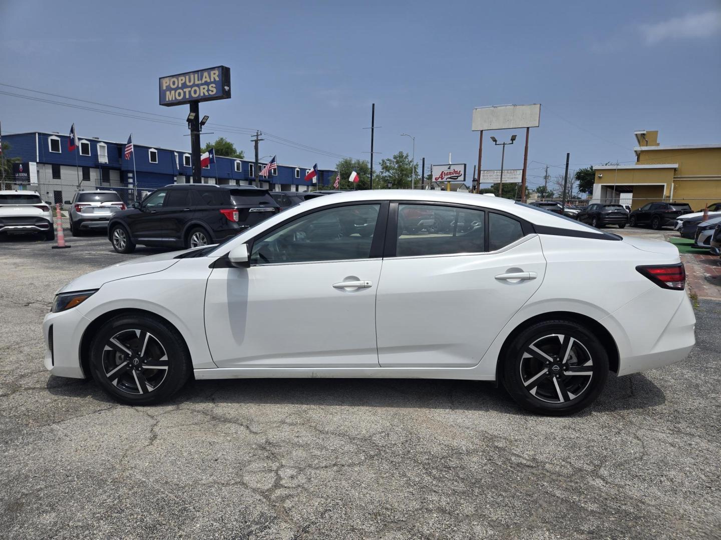 2024 White /Black Nissan Sentra SV (3N1AB8CV8RY) with an 1.8L L4 SFI DOHC 16V engine, CVT transmission, located at 1842 Wirt Road, Houston, TX, 77055, (713) 973-3903, 29.805330, -95.484787 - Photo#1