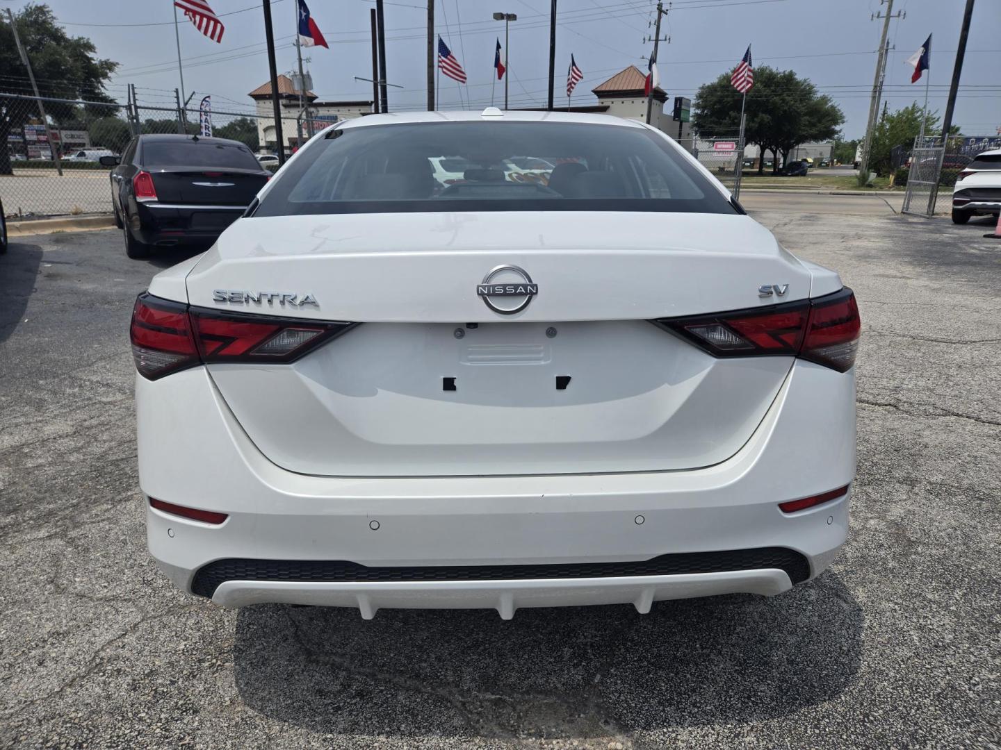 2024 White /Black Nissan Sentra SV (3N1AB8CV8RY) with an 1.8L L4 SFI DOHC 16V engine, CVT transmission, located at 1842 Wirt Road, Houston, TX, 77055, (713) 973-3903, 29.805330, -95.484787 - Photo#3