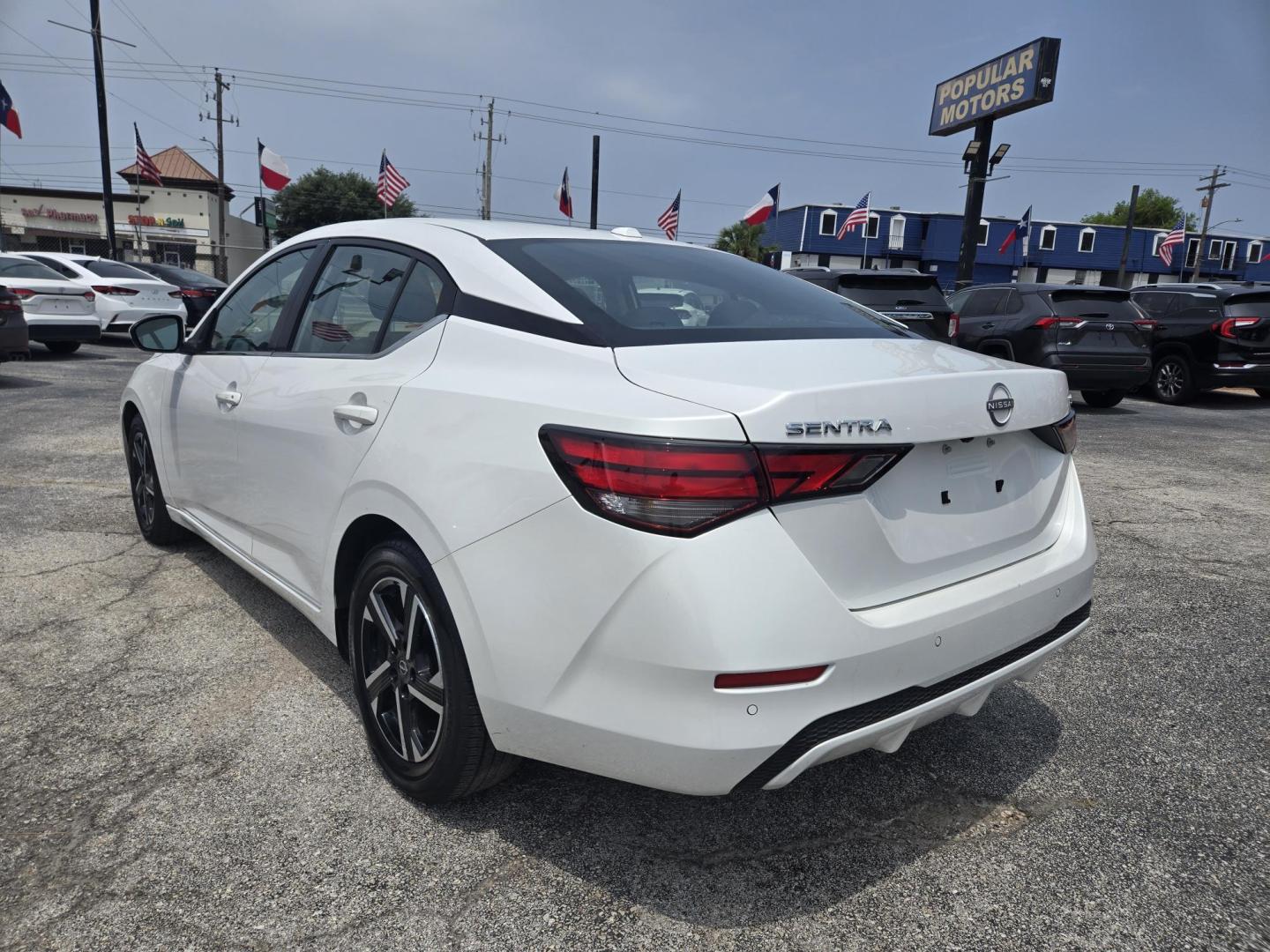 2024 White /Black Nissan Sentra SV (3N1AB8CV8RY) with an 1.8L L4 SFI DOHC 16V engine, CVT transmission, located at 1842 Wirt Road, Houston, TX, 77055, (713) 973-3903, 29.805330, -95.484787 - Photo#2