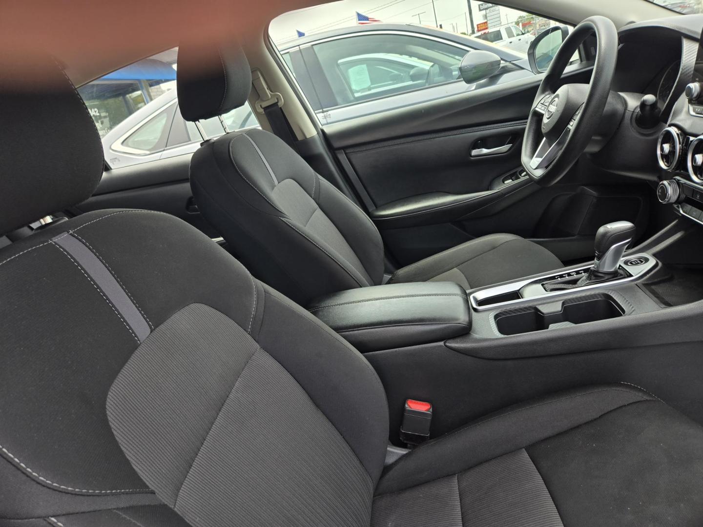 2024 White /Black Nissan Sentra SV (3N1AB8CV8RY) with an 1.8L L4 SFI DOHC 16V engine, CVT transmission, located at 1842 Wirt Road, Houston, TX, 77055, (713) 973-3903, 29.805330, -95.484787 - Photo#18