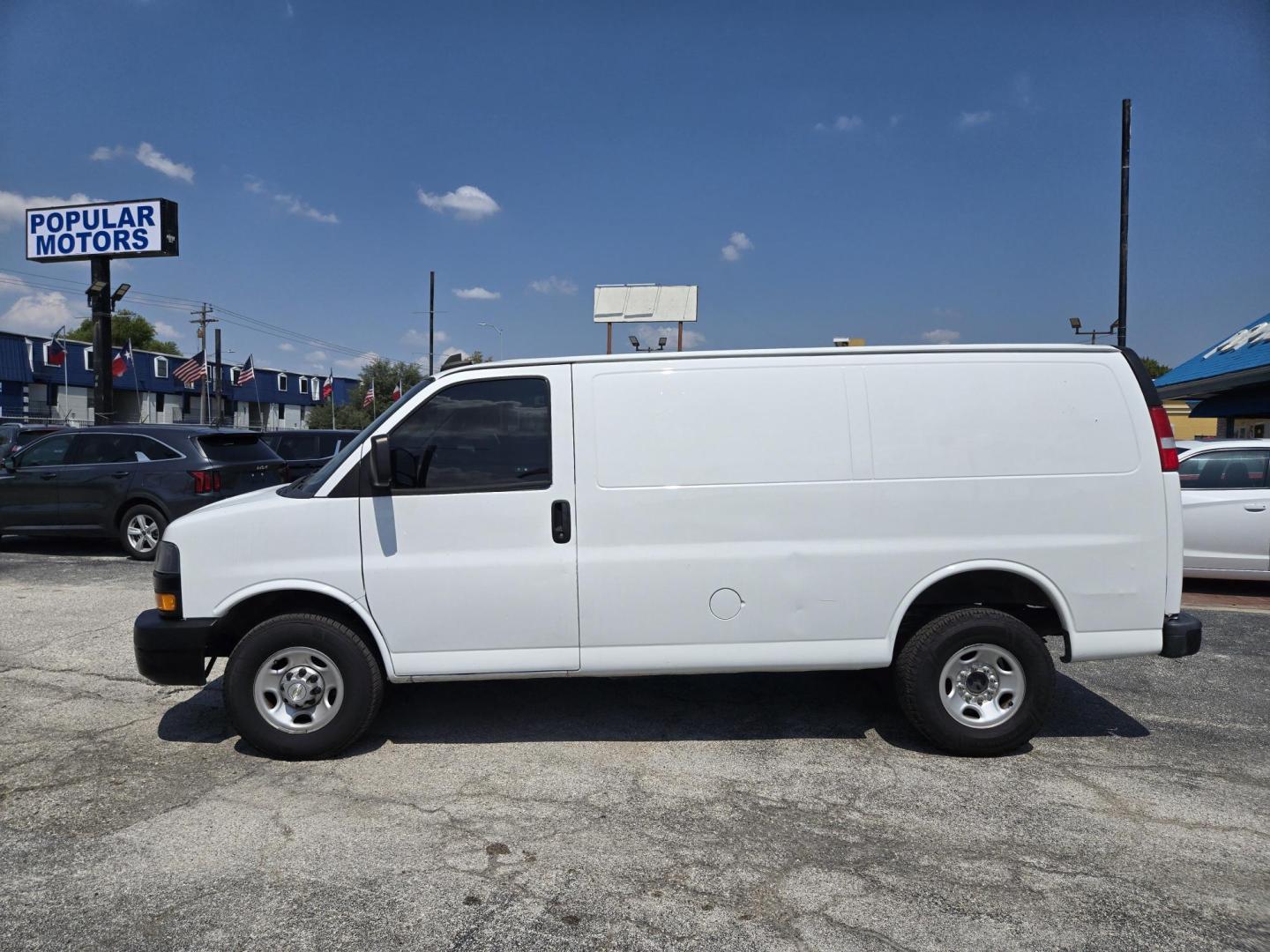 2021 White Chevrolet Express 2500 Cargo (1GCWGAFP5M1) with an 4.3L V6 engine, 6A transmission, located at 1842 Wirt Road, Houston, TX, 77055, (713) 973-3903, 29.805330, -95.484787 - Photo#1