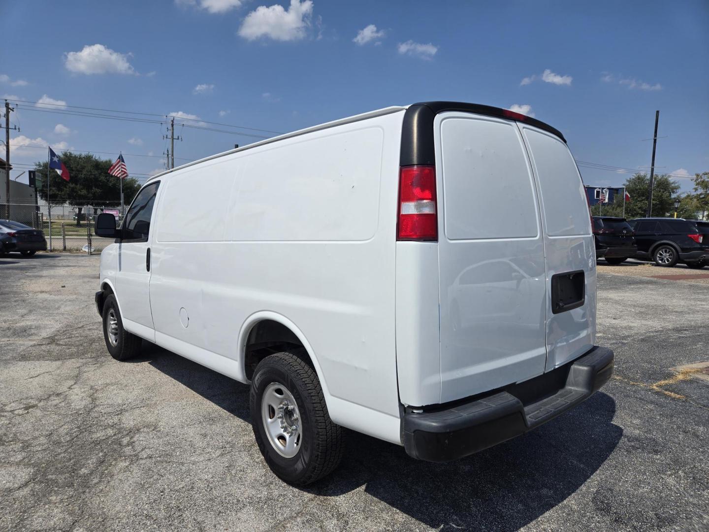 2021 White Chevrolet Express 2500 Cargo (1GCWGAFP5M1) with an 4.3L V6 engine, 6A transmission, located at 1842 Wirt Road, Houston, TX, 77055, (713) 973-3903, 29.805330, -95.484787 - Photo#2