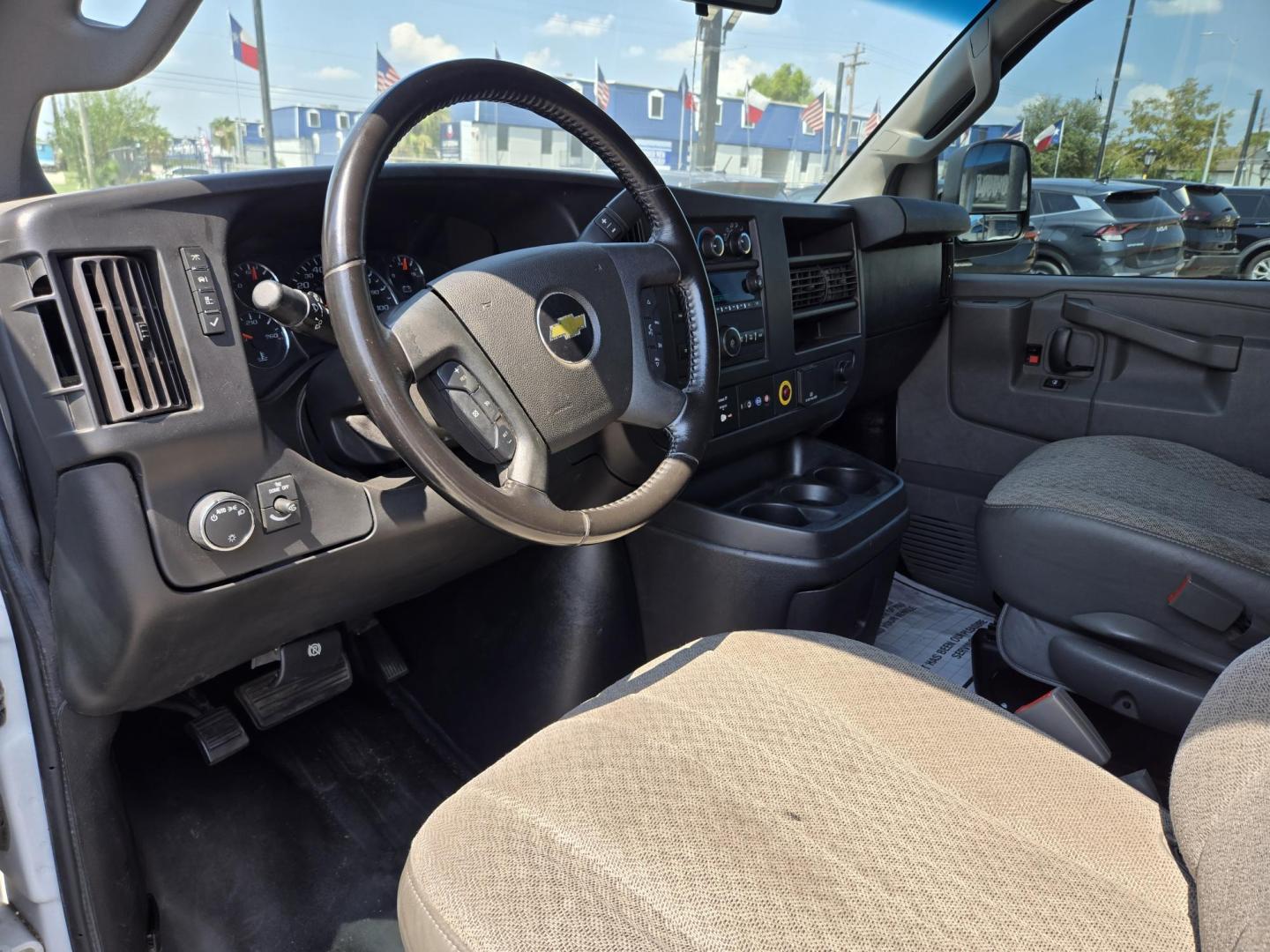 2021 White Chevrolet Express 2500 Cargo (1GCWGAFP5M1) with an 4.3L V6 engine, 6A transmission, located at 1842 Wirt Road, Houston, TX, 77055, (713) 973-3903, 29.805330, -95.484787 - Photo#8