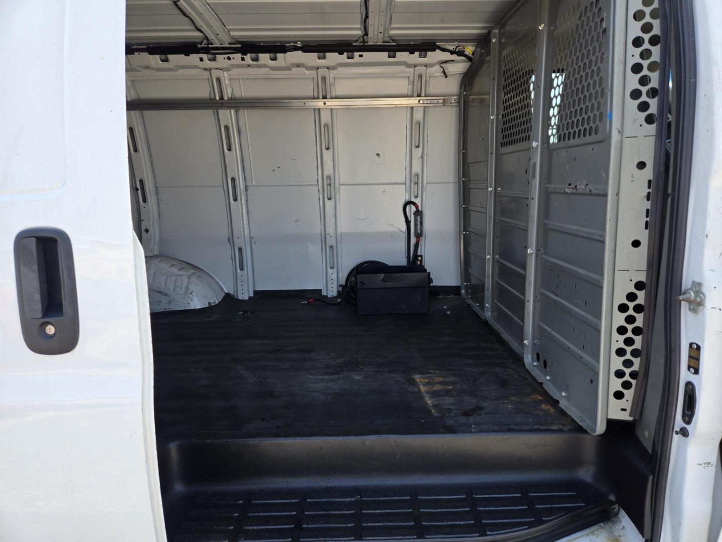 2021 White Chevrolet Express 2500 Cargo (1GCWGAFP5M1) with an 4.3L V6 engine, 6A transmission, located at 1842 Wirt Road, Houston, TX, 77055, (713) 973-3903, 29.805330, -95.484787 - Photo#13