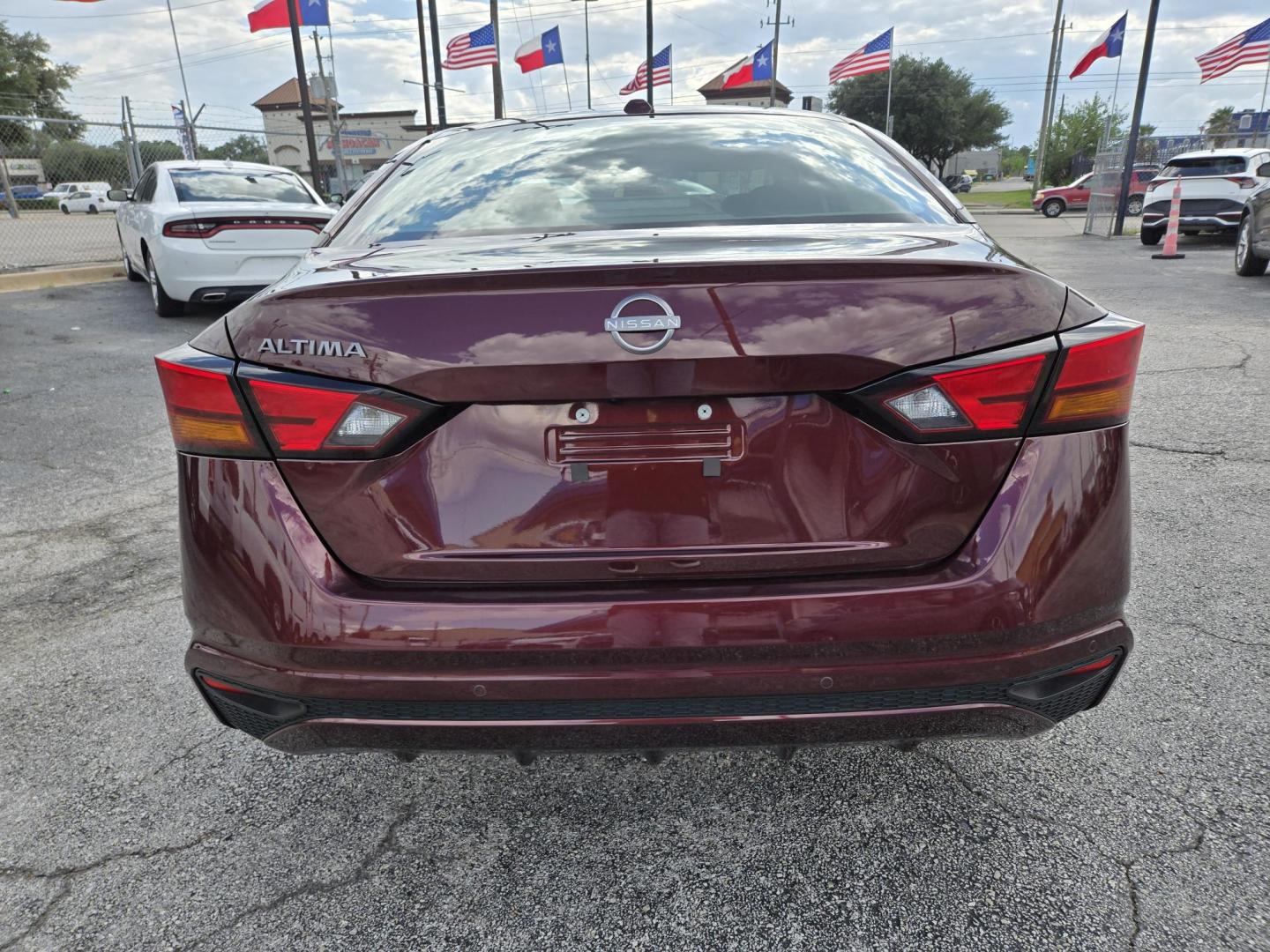 2025 MAROON Nissan Altima 2.5 SV (1N4BL4DV1SN) with an 2.5L L4 DOHC 16V engine, CVT transmission, located at 1842 Wirt Road, Houston, TX, 77055, (713) 973-3903, 29.805330, -95.484787 - Photo#3