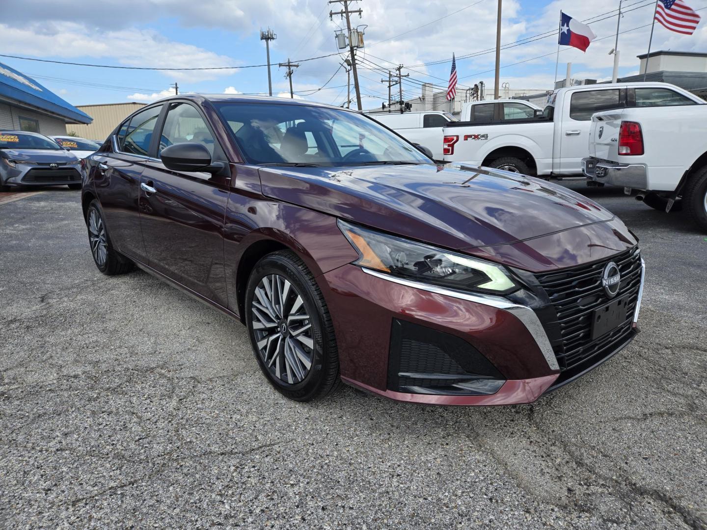 2025 MAROON Nissan Altima 2.5 SV (1N4BL4DV1SN) with an 2.5L L4 DOHC 16V engine, CVT transmission, located at 1842 Wirt Road, Houston, TX, 77055, (713) 973-3903, 29.805330, -95.484787 - Photo#6