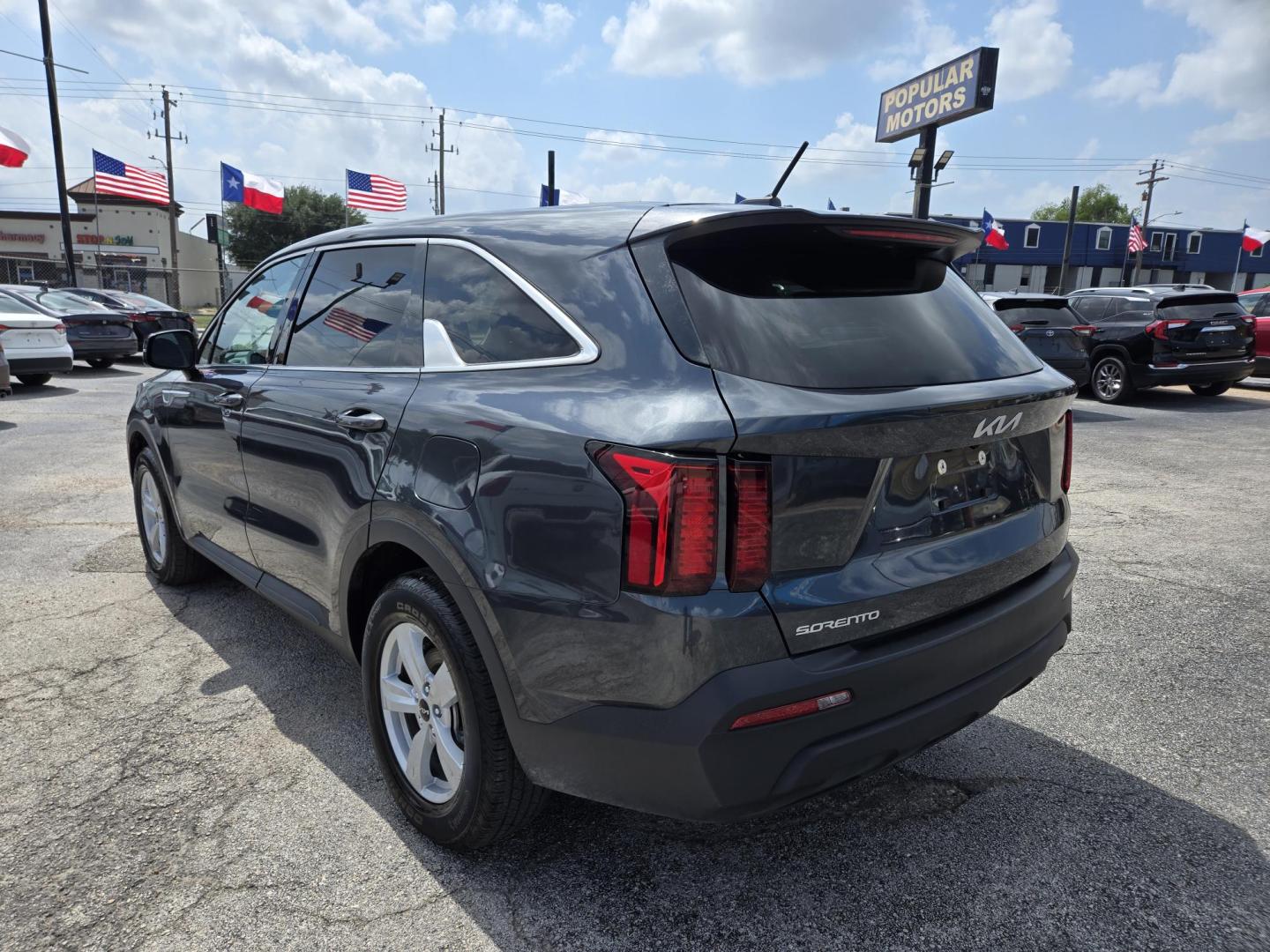 2023 Gray /Black Kia Sorento LX 2WD (5XYRG4LC9PG) with an 2.4L L4 DOHC 16V engine, 6A transmission, located at 1842 Wirt Road, Houston, TX, 77055, (713) 973-3903, 29.805330, -95.484787 - Photo#2