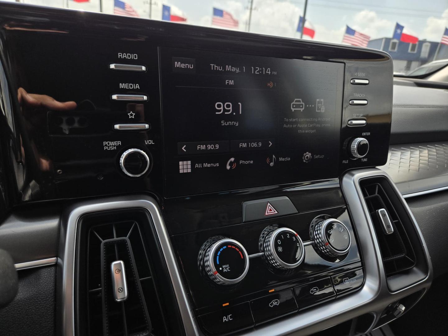 2023 Gray /Black Kia Sorento LX 2WD (5XYRG4LC9PG) with an 2.4L L4 DOHC 16V engine, 6A transmission, located at 1842 Wirt Road, Houston, TX, 77055, (713) 973-3903, 29.805330, -95.484787 - Photo#18