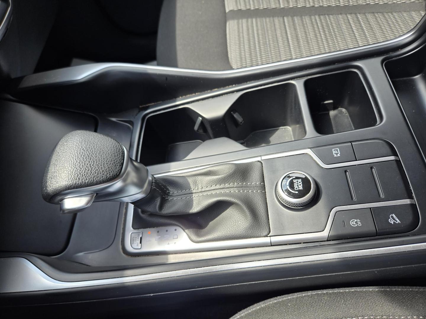 2023 Gray /Black Kia Sorento LX 2WD (5XYRG4LC9PG) with an 2.4L L4 DOHC 16V engine, 6A transmission, located at 1842 Wirt Road, Houston, TX, 77055, (713) 973-3903, 29.805330, -95.484787 - Photo#20
