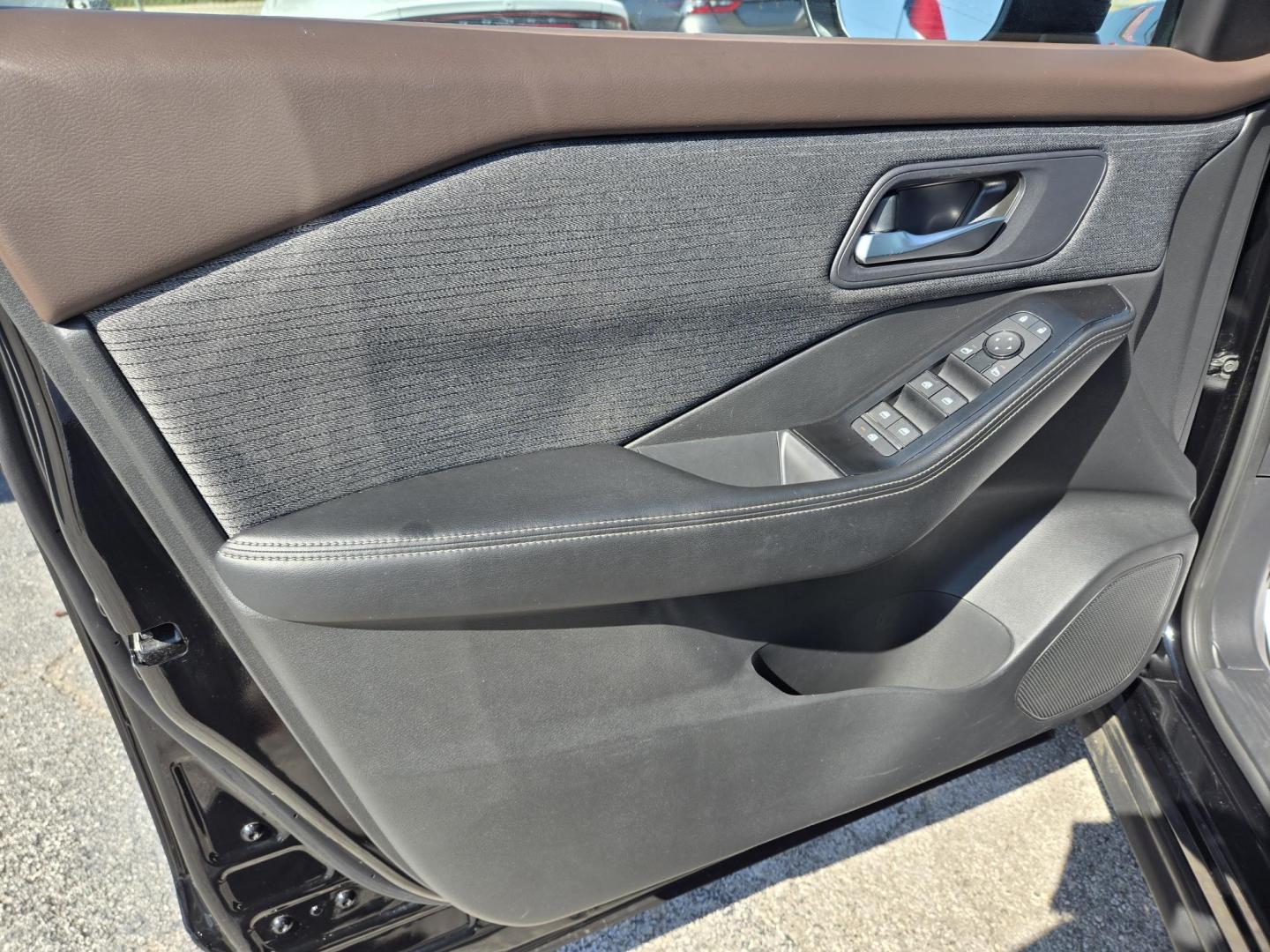 2023 Black /Black Nissan Rogue SV (5N1BT3BA7PC) with an 2.5L L4 DOHC 16V engine, CVT transmission, located at 1842 Wirt Road, Houston, TX, 77055, (713) 973-3903, 29.805330, -95.484787 - Photo#9
