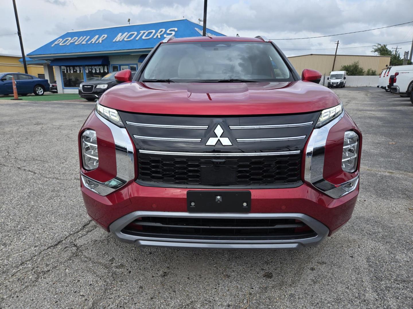 2025 MAROON /BEIGE Mitsubishi Outlander SEL (JA4J3WA82SZ) with an 2.4L L4 DOHC 16V engine, CVT transmission, located at 1842 Wirt Road, Houston, TX, 77055, (713) 973-3903, 29.805330, -95.484787 - Photo#7