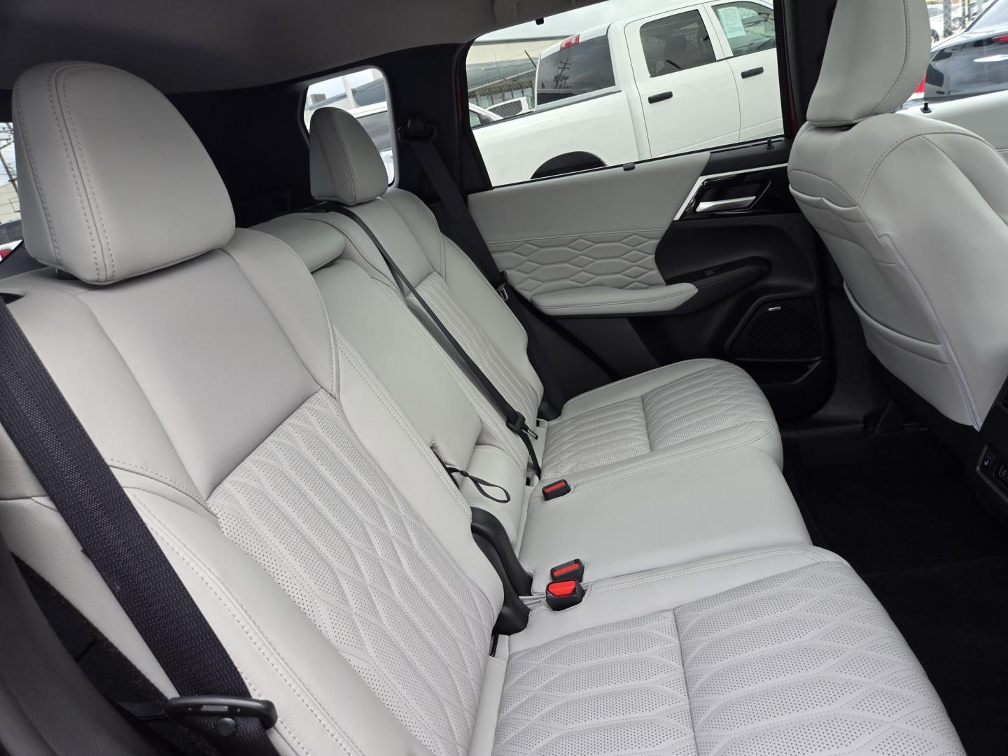 2025 MAROON /BEIGE Mitsubishi Outlander SEL (JA4J3WA82SZ) with an 2.4L L4 DOHC 16V engine, CVT transmission, located at 1842 Wirt Road, Houston, TX, 77055, (713) 973-3903, 29.805330, -95.484787 - Photo#16
