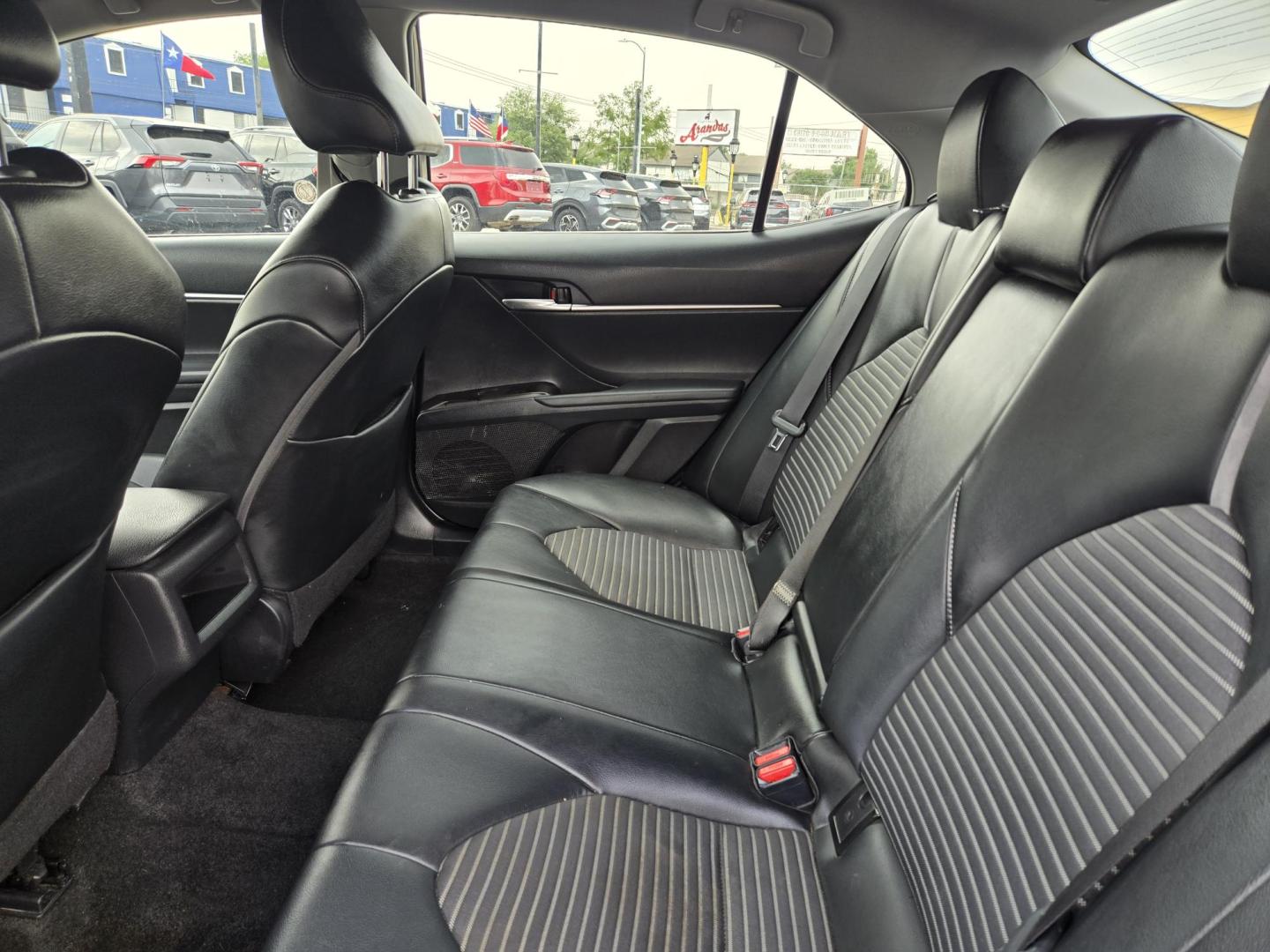 2021 Gray /Black Toyota Camry SE (4T1G11AK3MU) with an 2.5L L4 DOHC 16V engine, 8A transmission, located at 1842 Wirt Road, Houston, TX, 77055, (713) 973-3903, 29.805330, -95.484787 - Photo#10