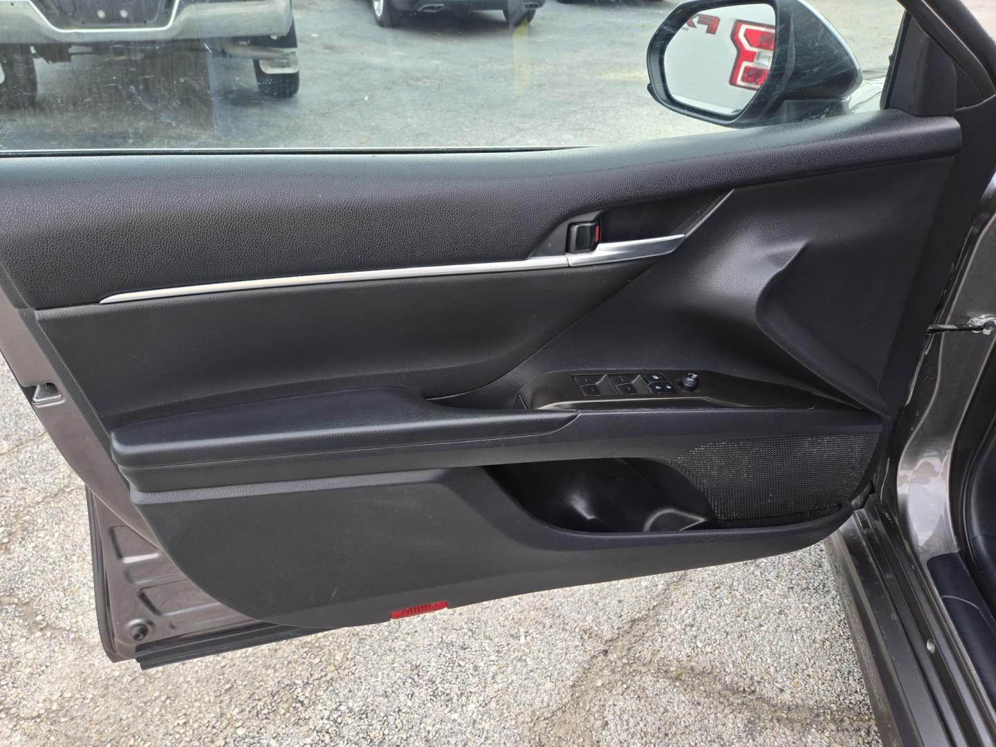 2021 Gray /Black Toyota Camry SE (4T1G11AK3MU) with an 2.5L L4 DOHC 16V engine, 8A transmission, located at 1842 Wirt Road, Houston, TX, 77055, (713) 973-3903, 29.805330, -95.484787 - Photo#9