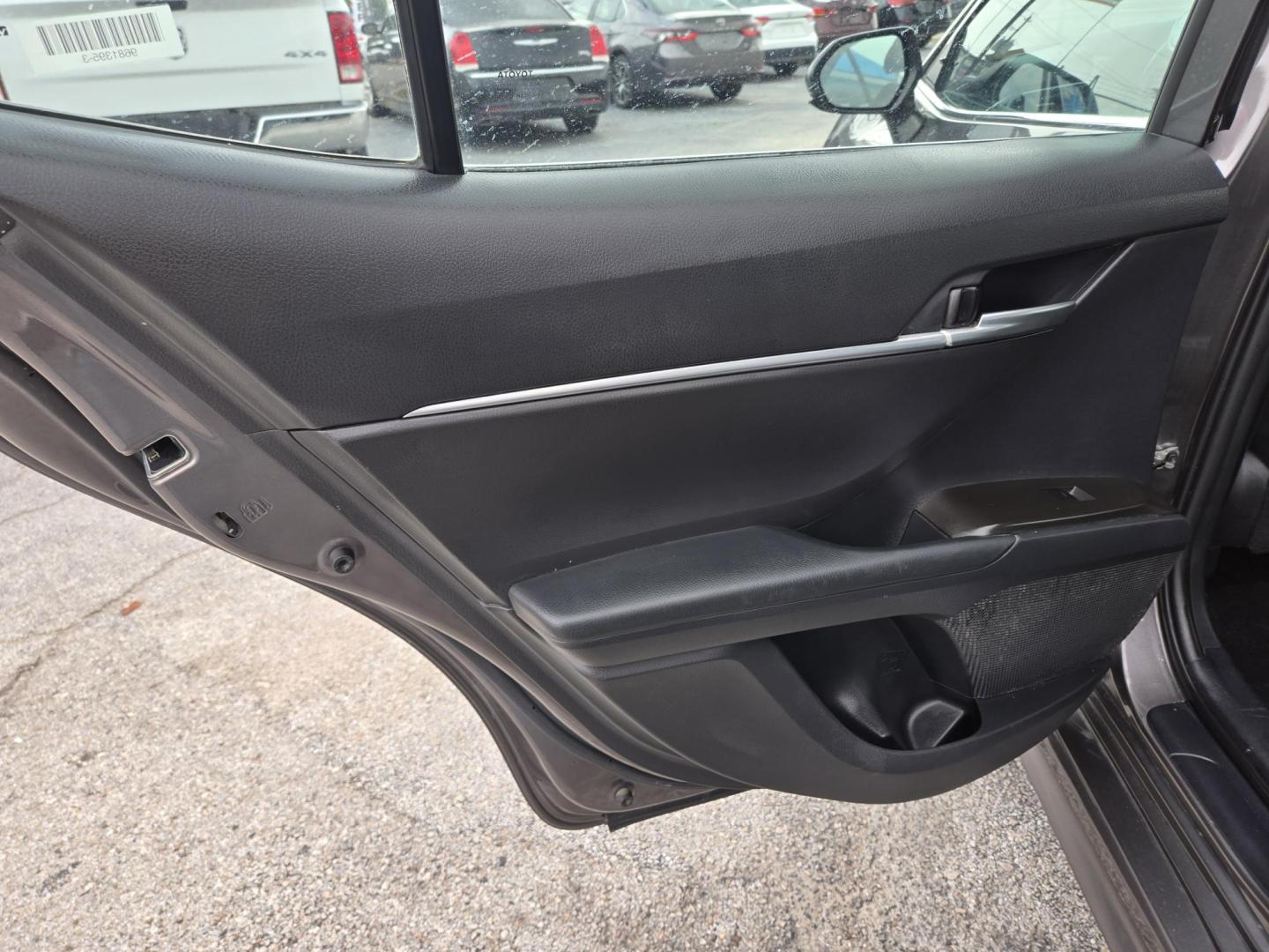 2021 Gray /Black Toyota Camry SE (4T1G11AK3MU) with an 2.5L L4 DOHC 16V engine, 8A transmission, located at 1842 Wirt Road, Houston, TX, 77055, (713) 973-3903, 29.805330, -95.484787 - Photo#11