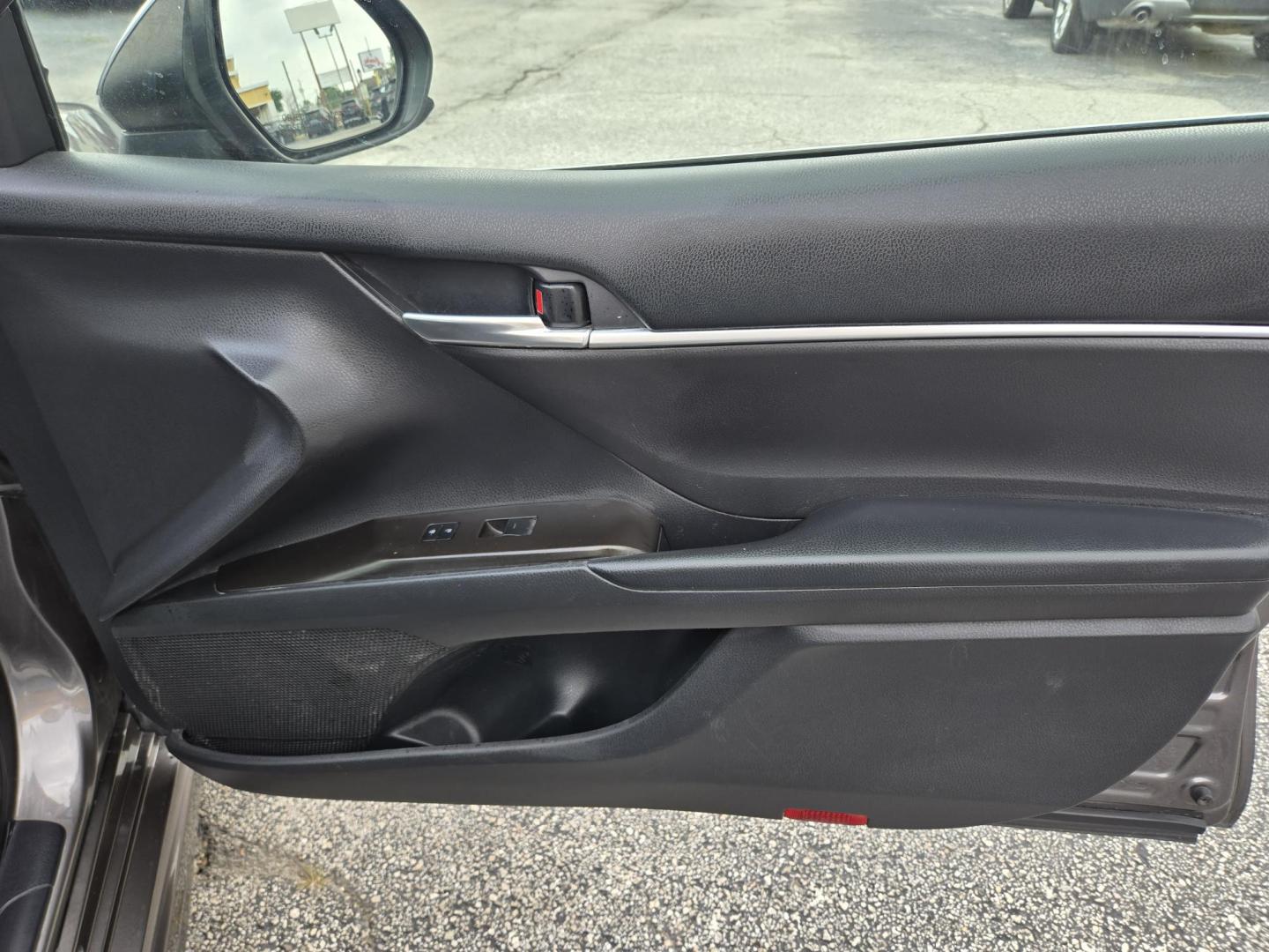2021 Gray /Black Toyota Camry SE (4T1G11AK3MU) with an 2.5L L4 DOHC 16V engine, 8A transmission, located at 1842 Wirt Road, Houston, TX, 77055, (713) 973-3903, 29.805330, -95.484787 - Photo#13
